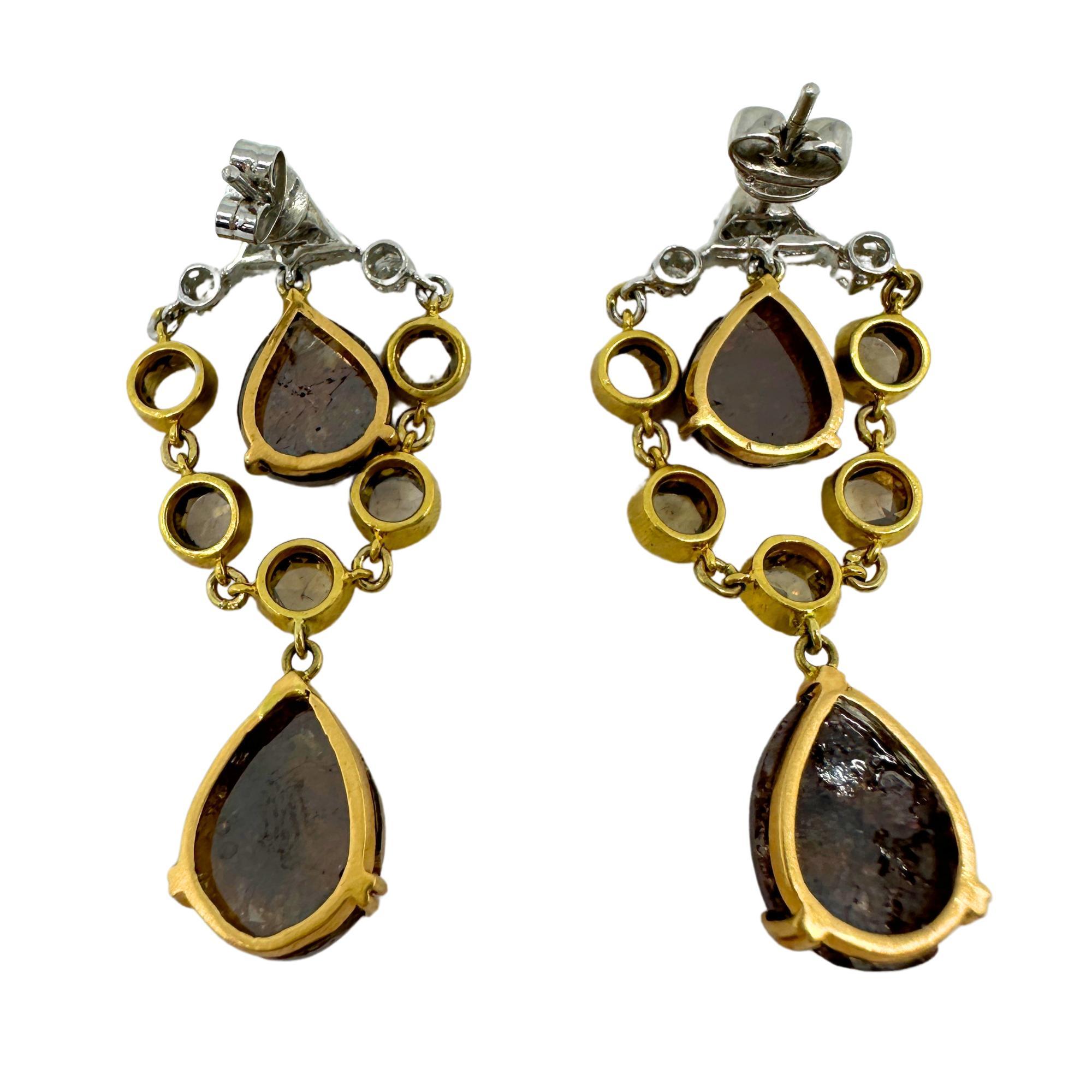 Taille poire Boucles d'oreilles pendantes en or blanc et jaune 18k avec diamant taillé en rose et brun en vente