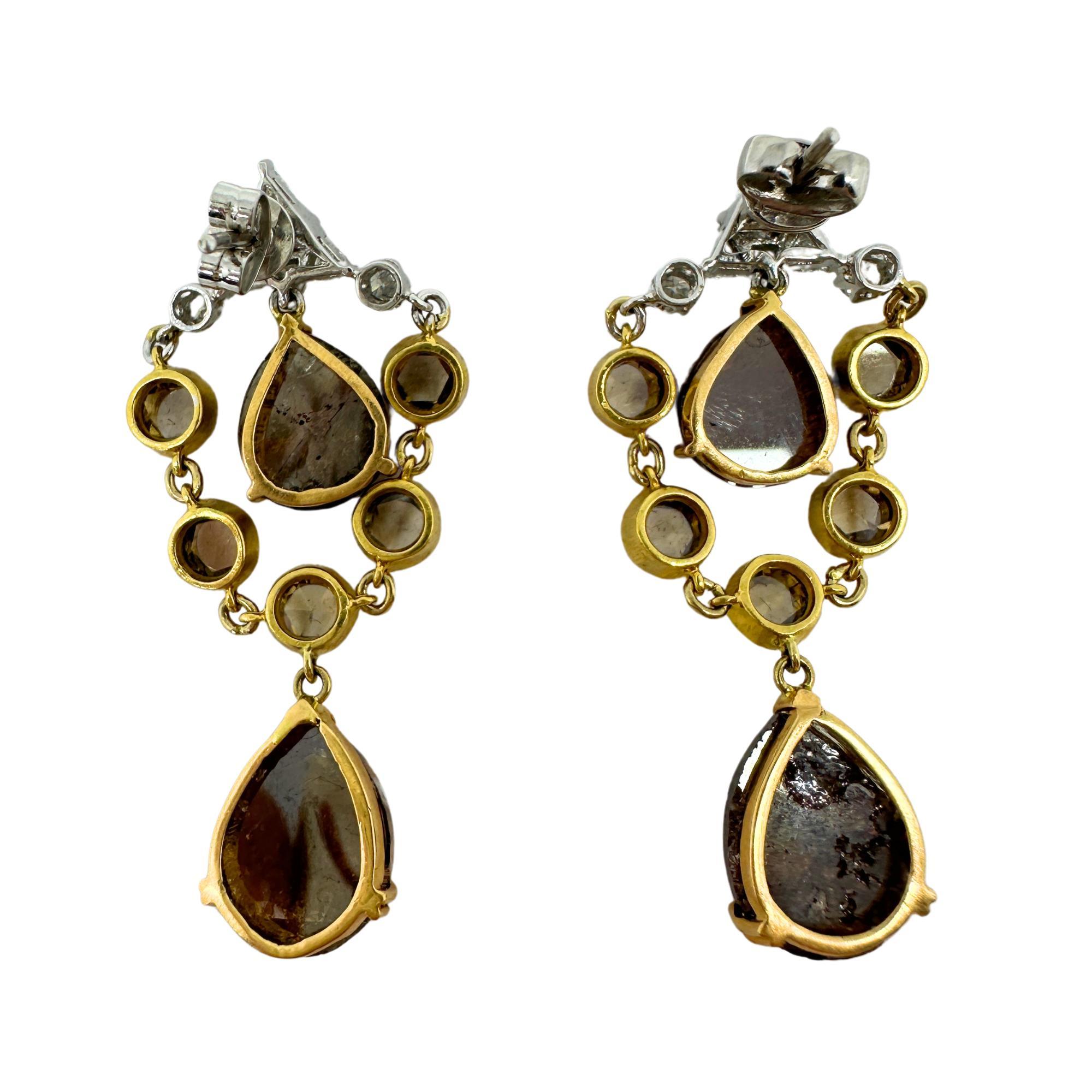 Boucles d'oreilles pendantes en or blanc et jaune 18k avec diamant taillé en rose et brun en vente 2