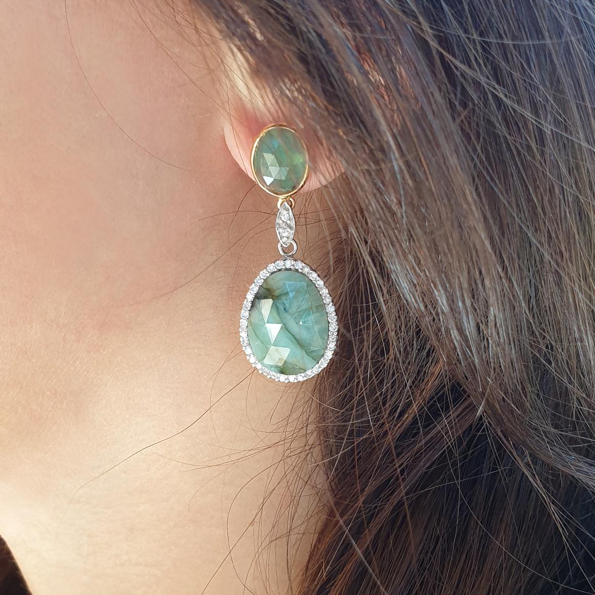Emeralds are known to be calming and balancing, promoting creativity and eloquence and restoring faith and hope. The are believed to bring good fortune and are used to kindle kindness and sympathy. This Earrings are maked with unique stones of