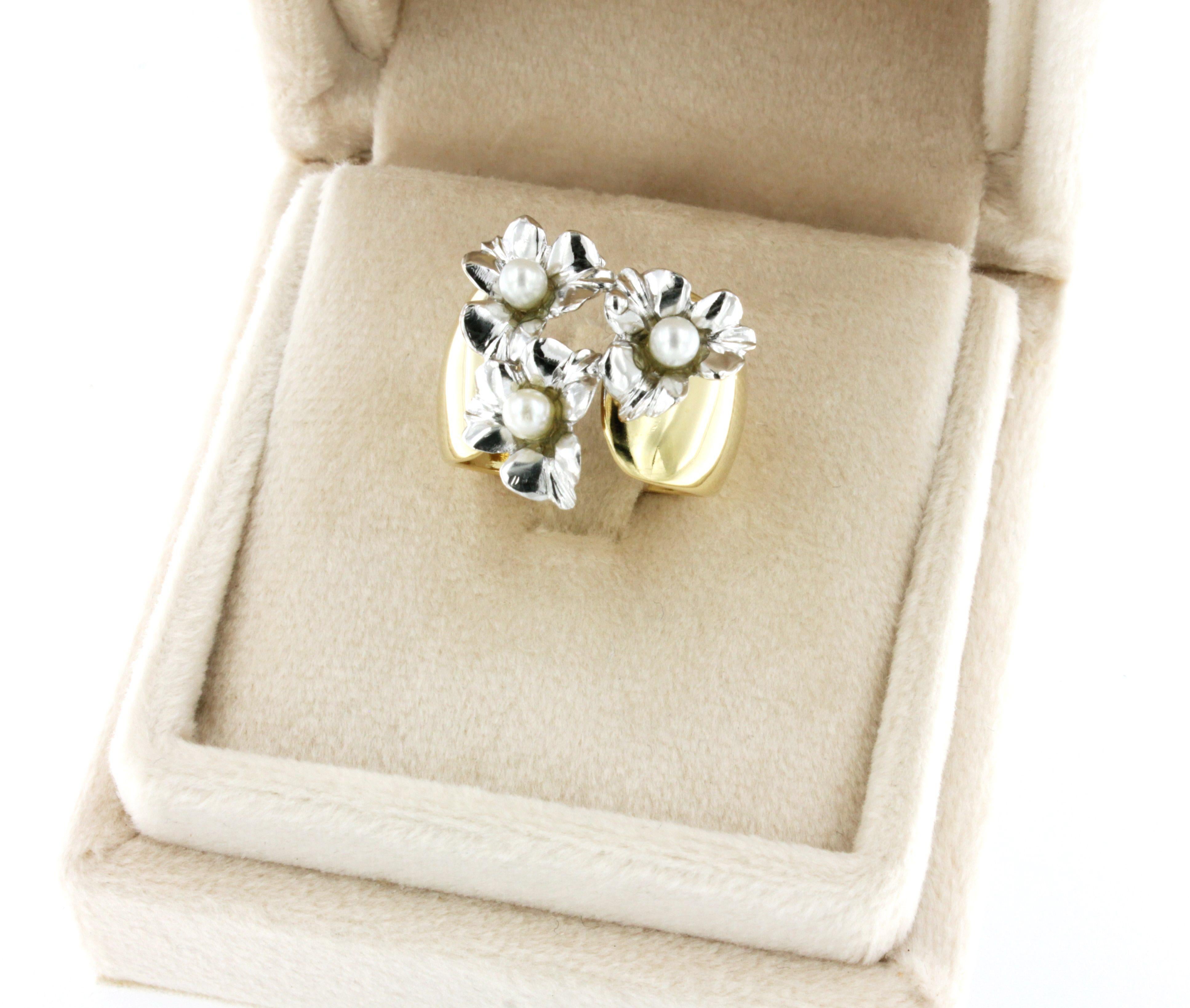 18k White and Yellow Gold with White Pearls Amazing Fashion Modern Cocktail Ring For Sale 1