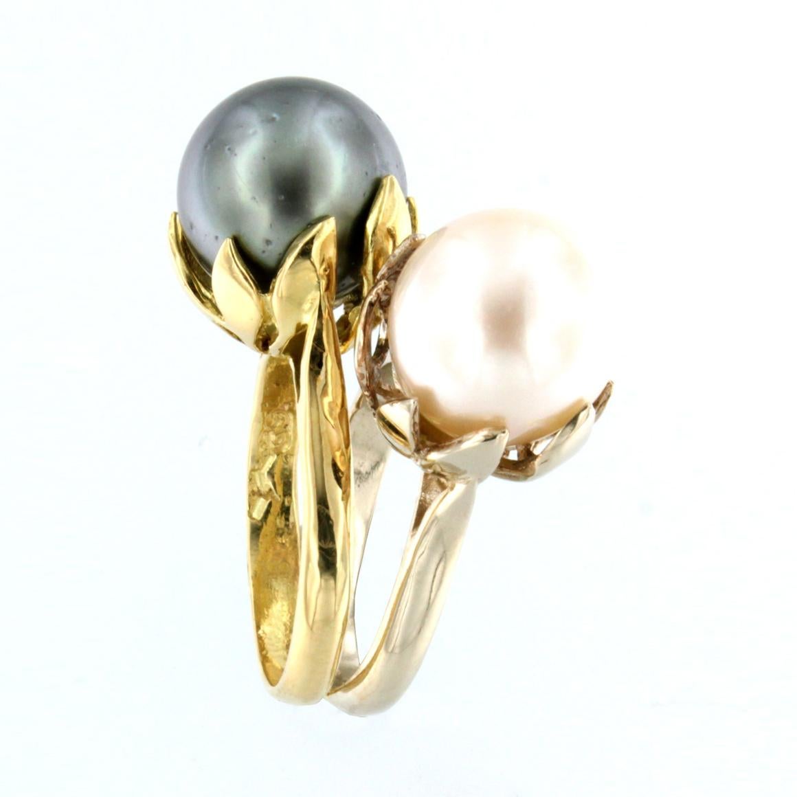 Moderne Bague en or blanc et jaune 18 carats avec perle blanche et perle de Tahiti en vente