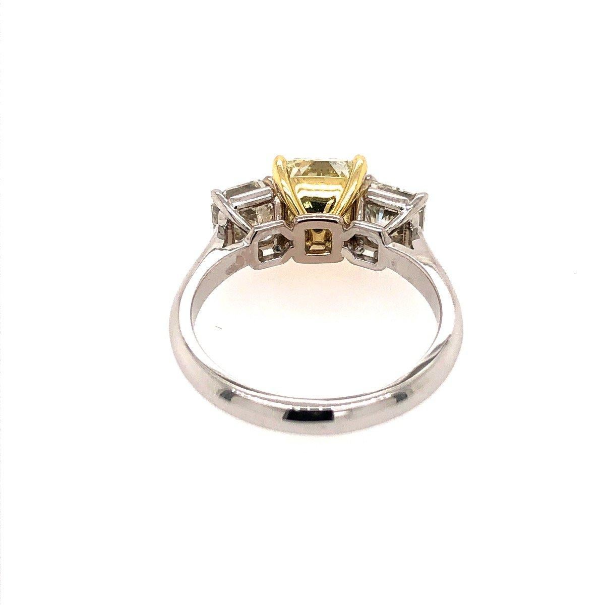 18 Karat White and Yellow Gold Yellow Diamond Three-Stone Ring 4.20 Carat In New Condition In New York, NY