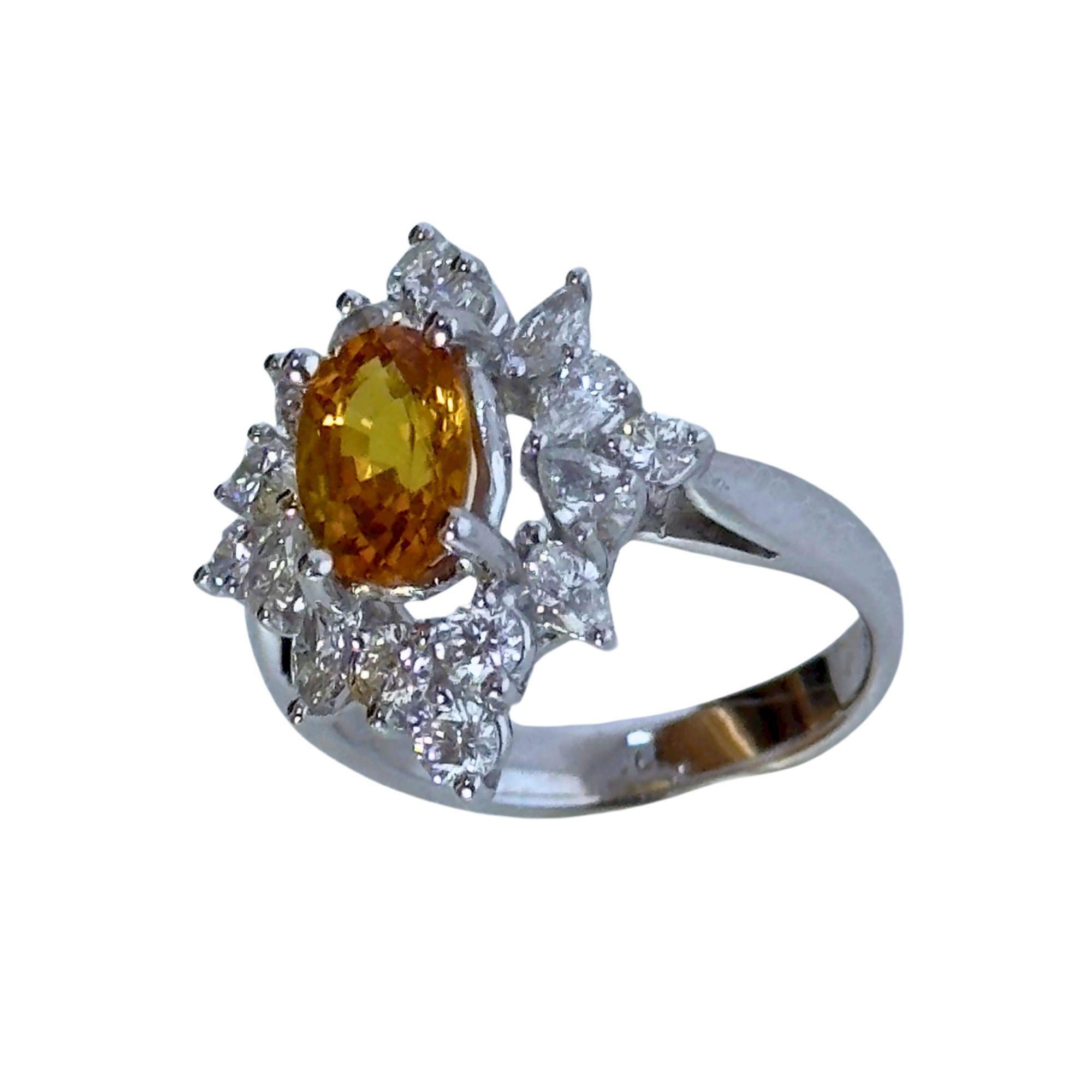 Oval Cut 18k White and Yellow Sapphire Ring For Sale