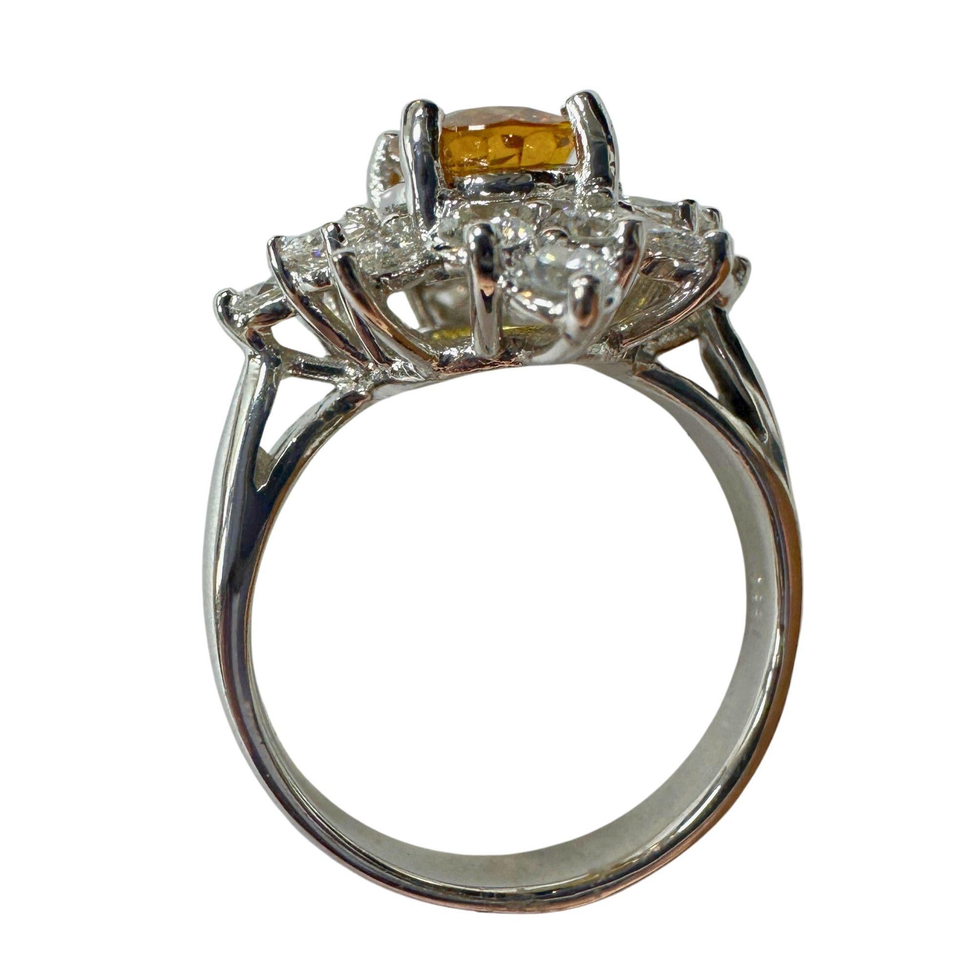 18k White and Yellow Sapphire Ring In Good Condition For Sale In New York, NY