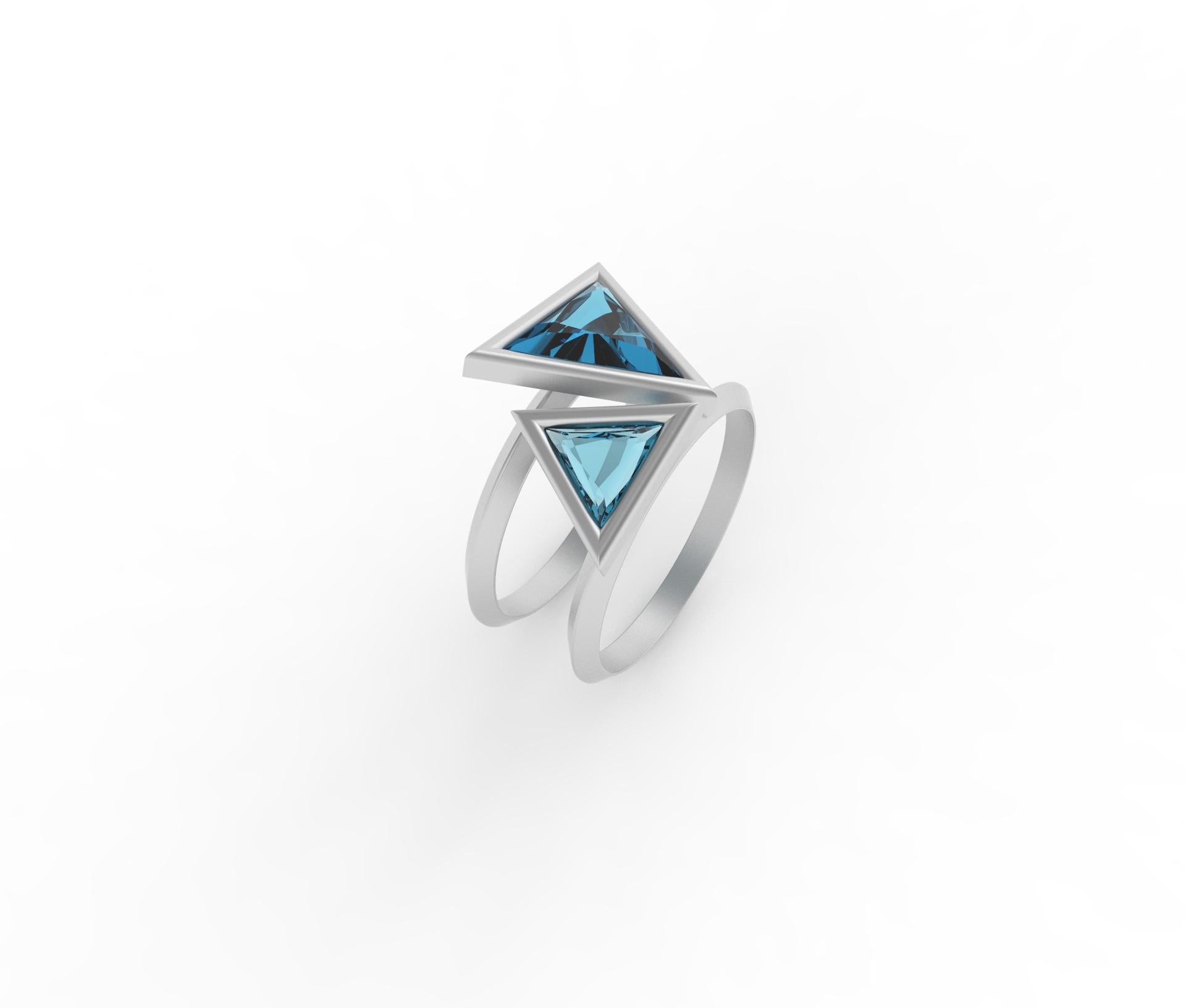 For Sale:  18k White Brushed Gold Ring with Trillion Cut 5.27 Carats Blue Topaz 3