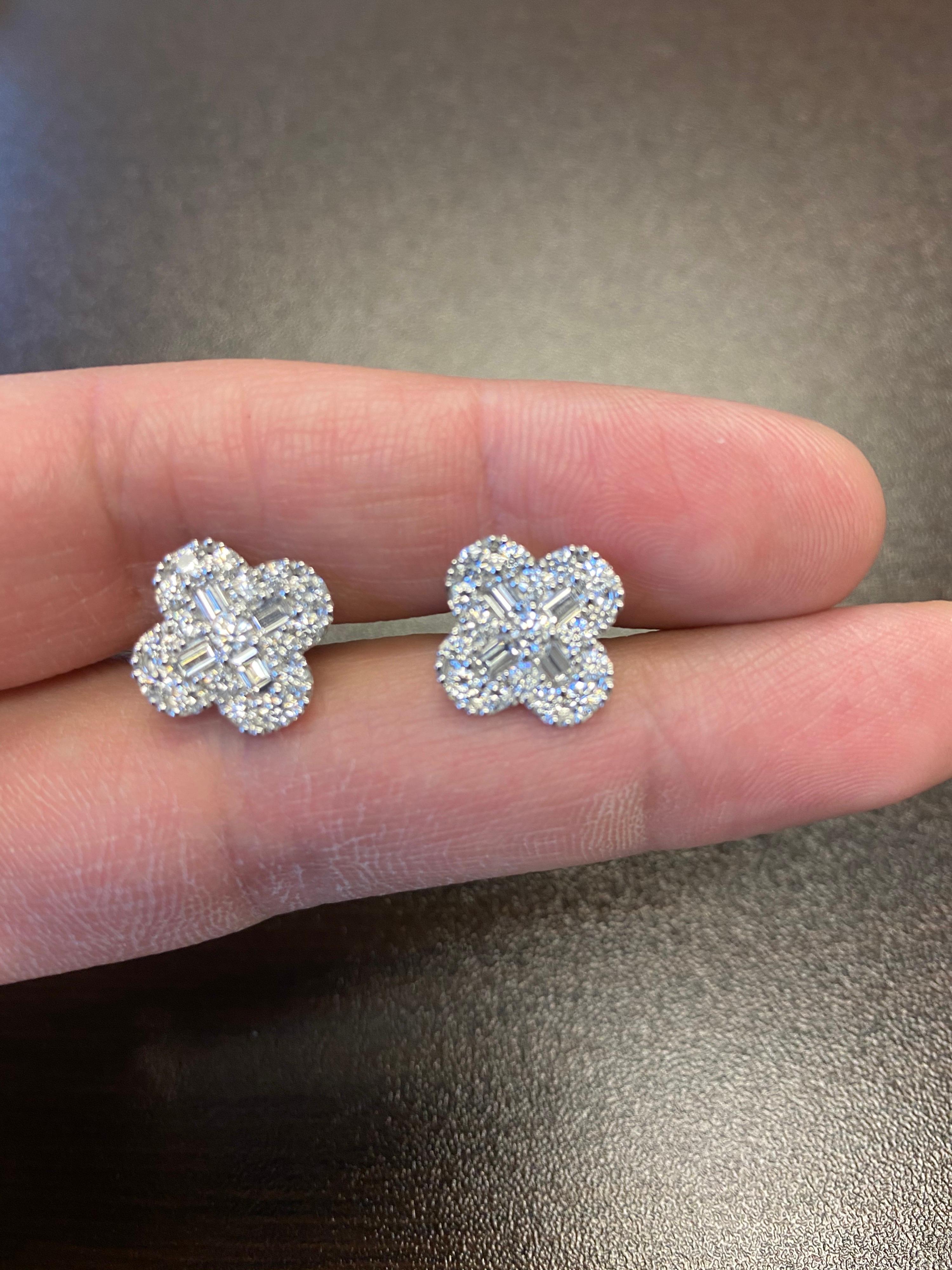 Modern 18 Karat White Clover Diamond Earrings 2 Carat For Sale