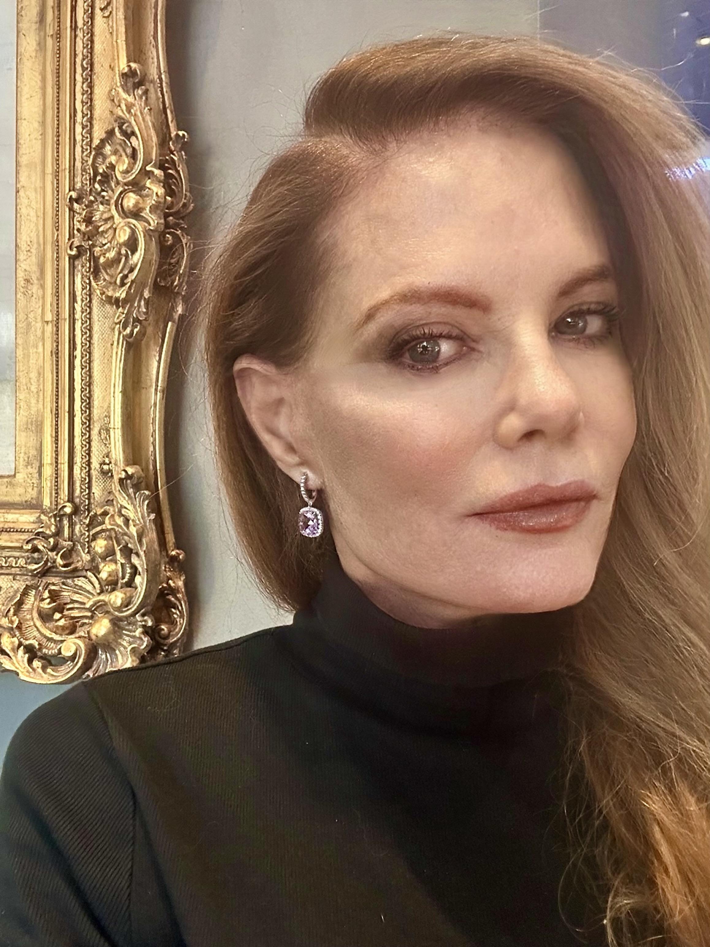 18K & Weiß Diamant und Amethyst im Phantasieschliff Ohrringe (Zeitgenössisch) im Angebot