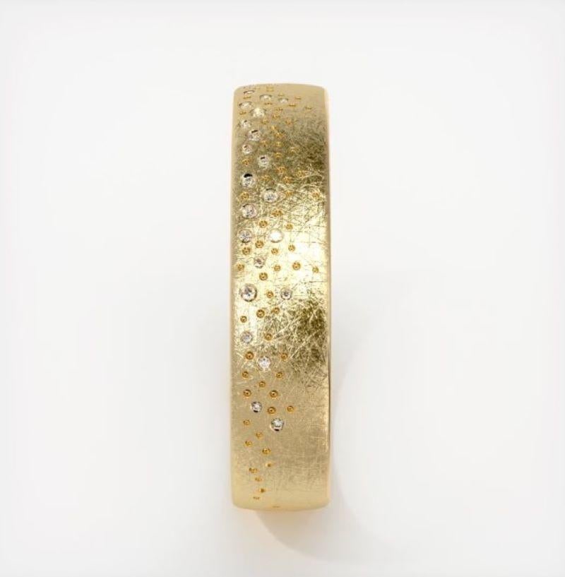 ** This product is made to order, and therefore, it is non-exchangeable and non-refundable. 
** Due to the nature of gemstones, the actual color of the product may differ from the color in the photos.

In Korea, the shimmering reflection of sunlight