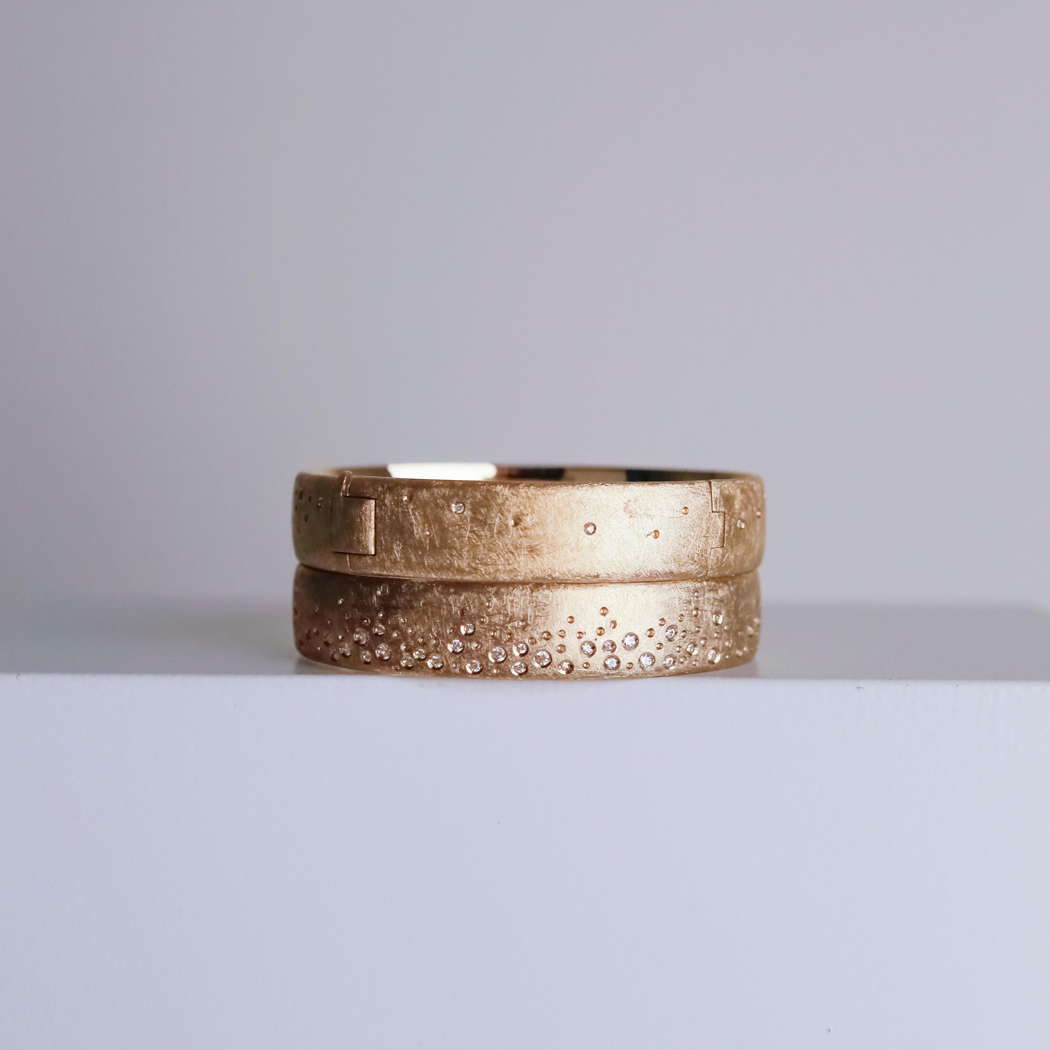 Women's 18K White Diamond Bangles Bracelets of 'soonhee' (size M:circumference 18.5 cm ) For Sale