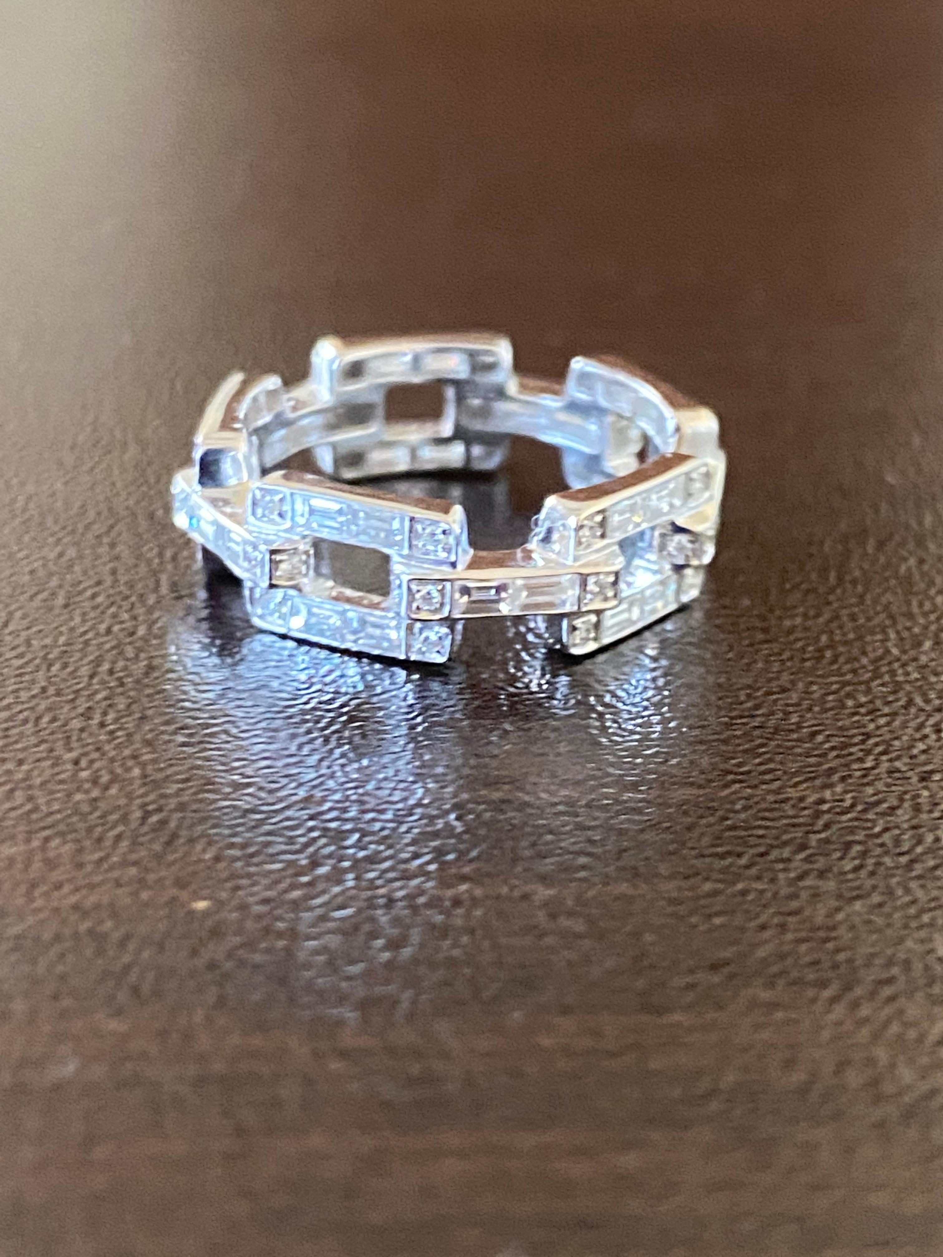 Baguette Cut 18K White Diamond Link Ring For Sale