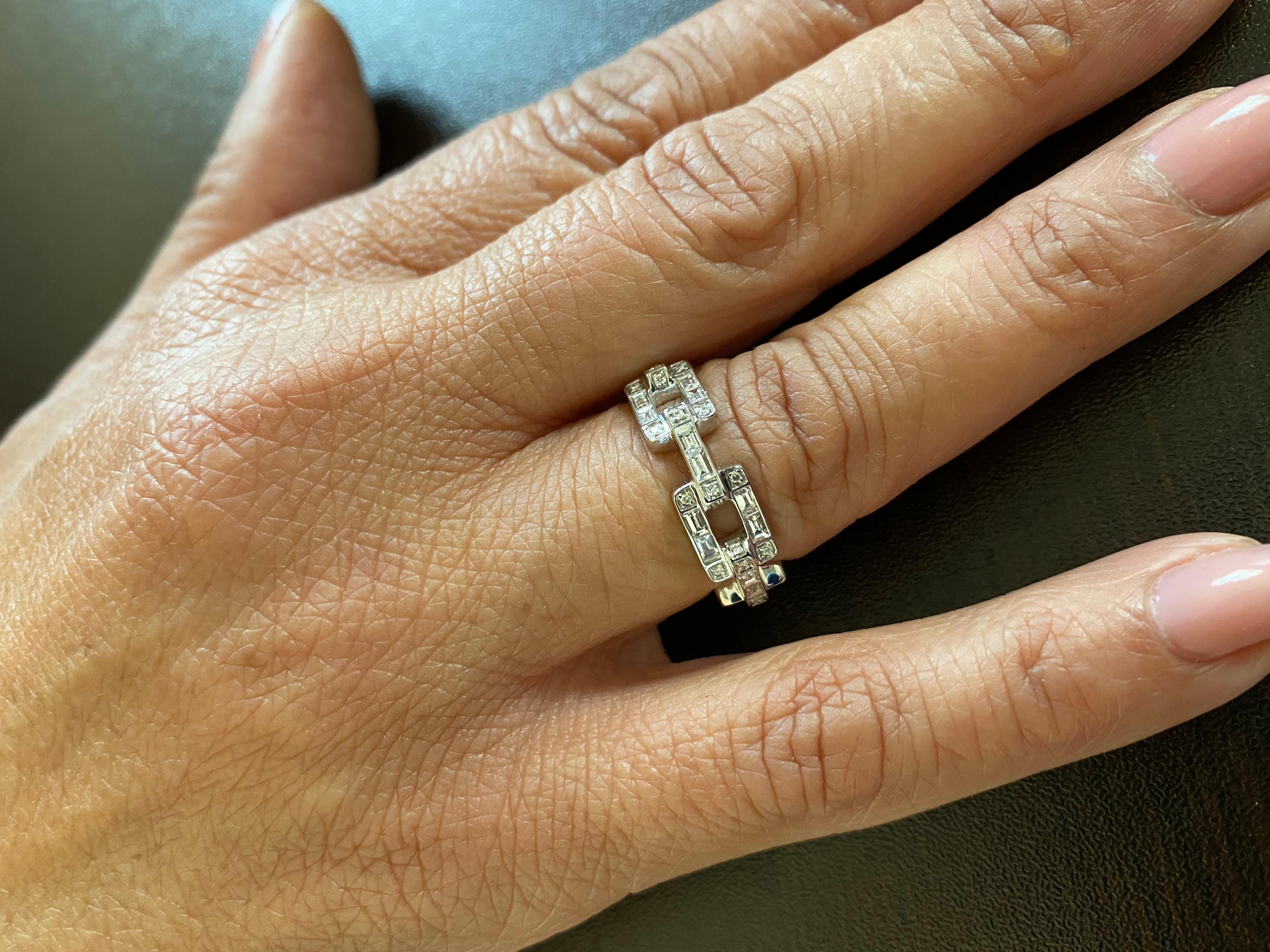 18K White Diamond Link Ring In New Condition For Sale In Great Neck, NY