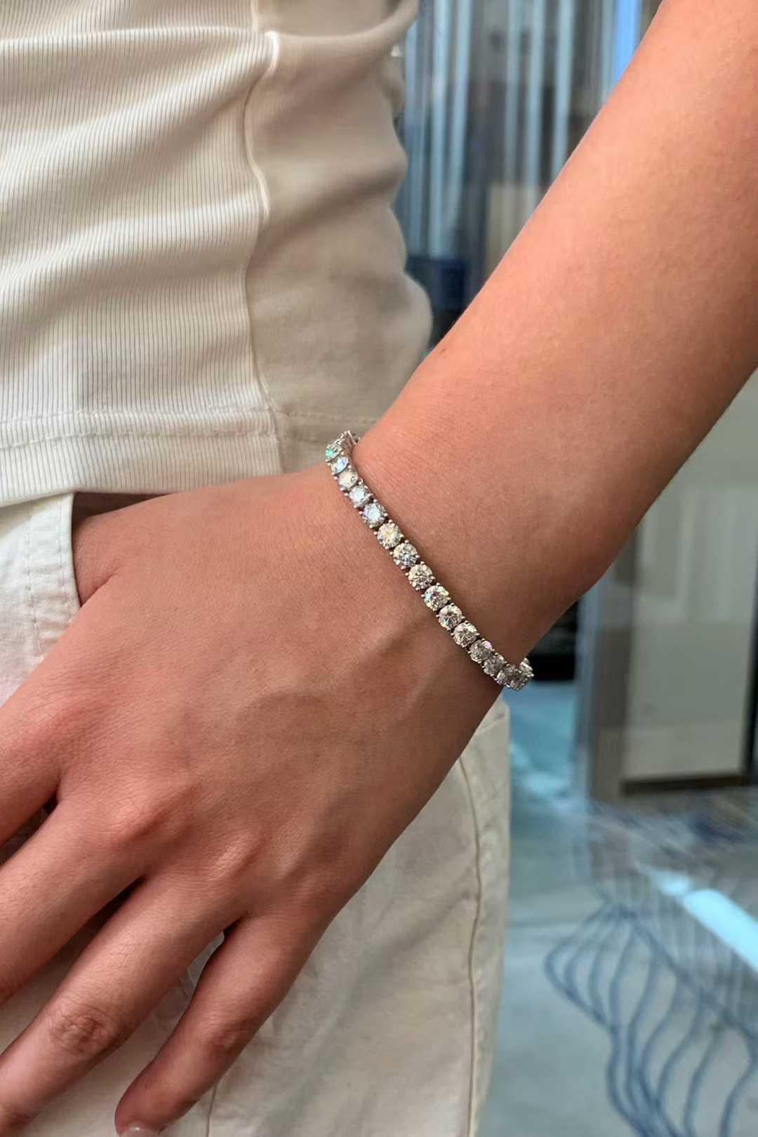 18K Weißes Diamant-Tennisarmband im Angebot 1