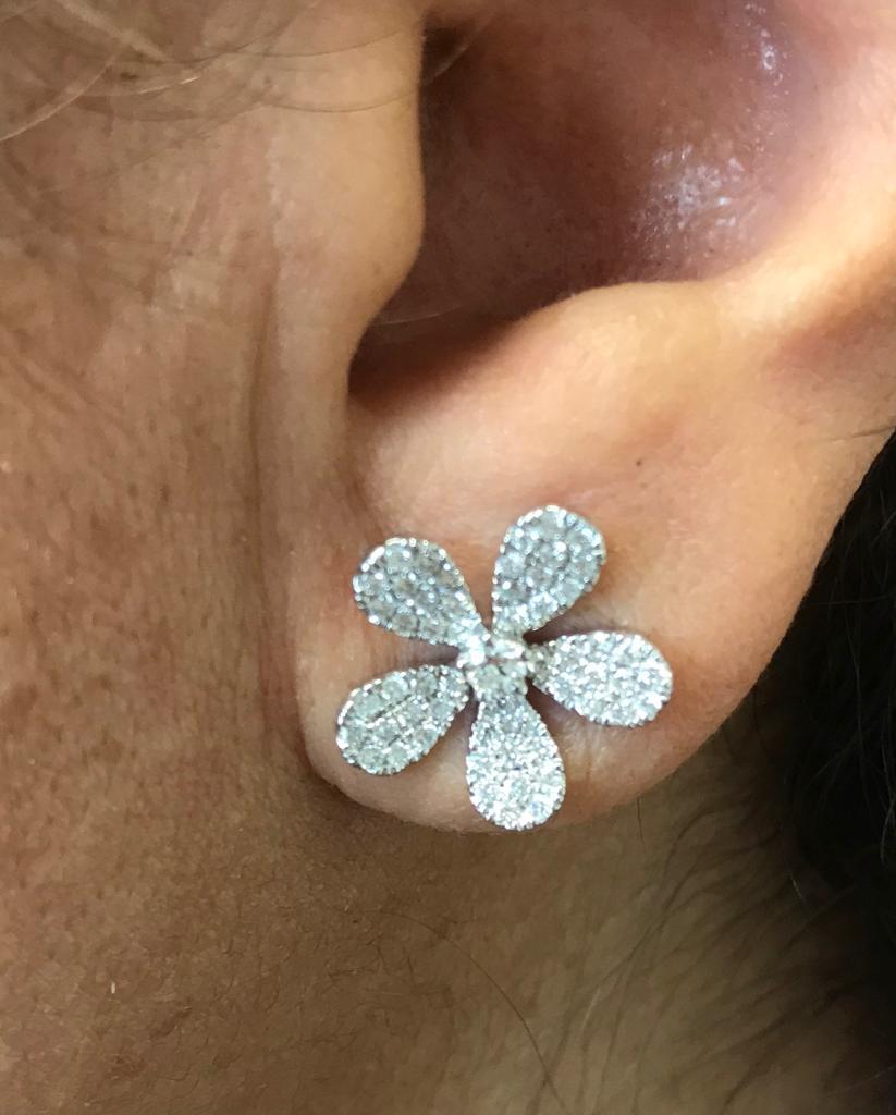 Modern 18 Karat White Flower Shaped Diamond Earrings For Sale