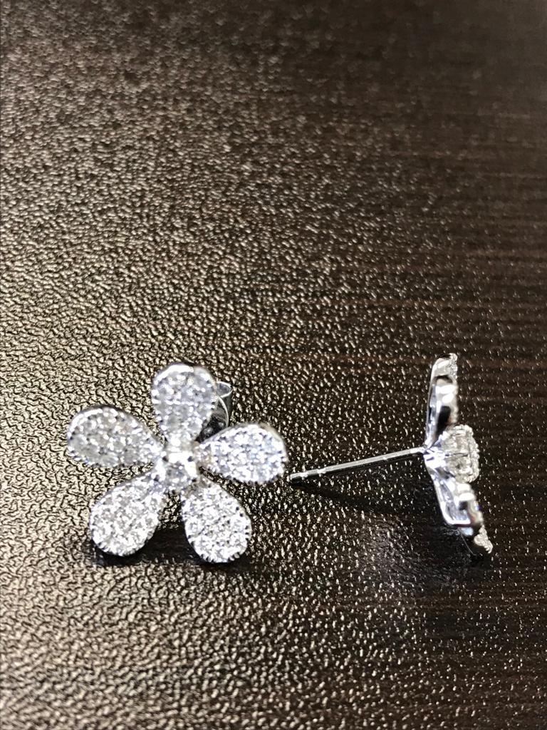 Round Cut 18 Karat White Flower Shaped Diamond Earrings For Sale