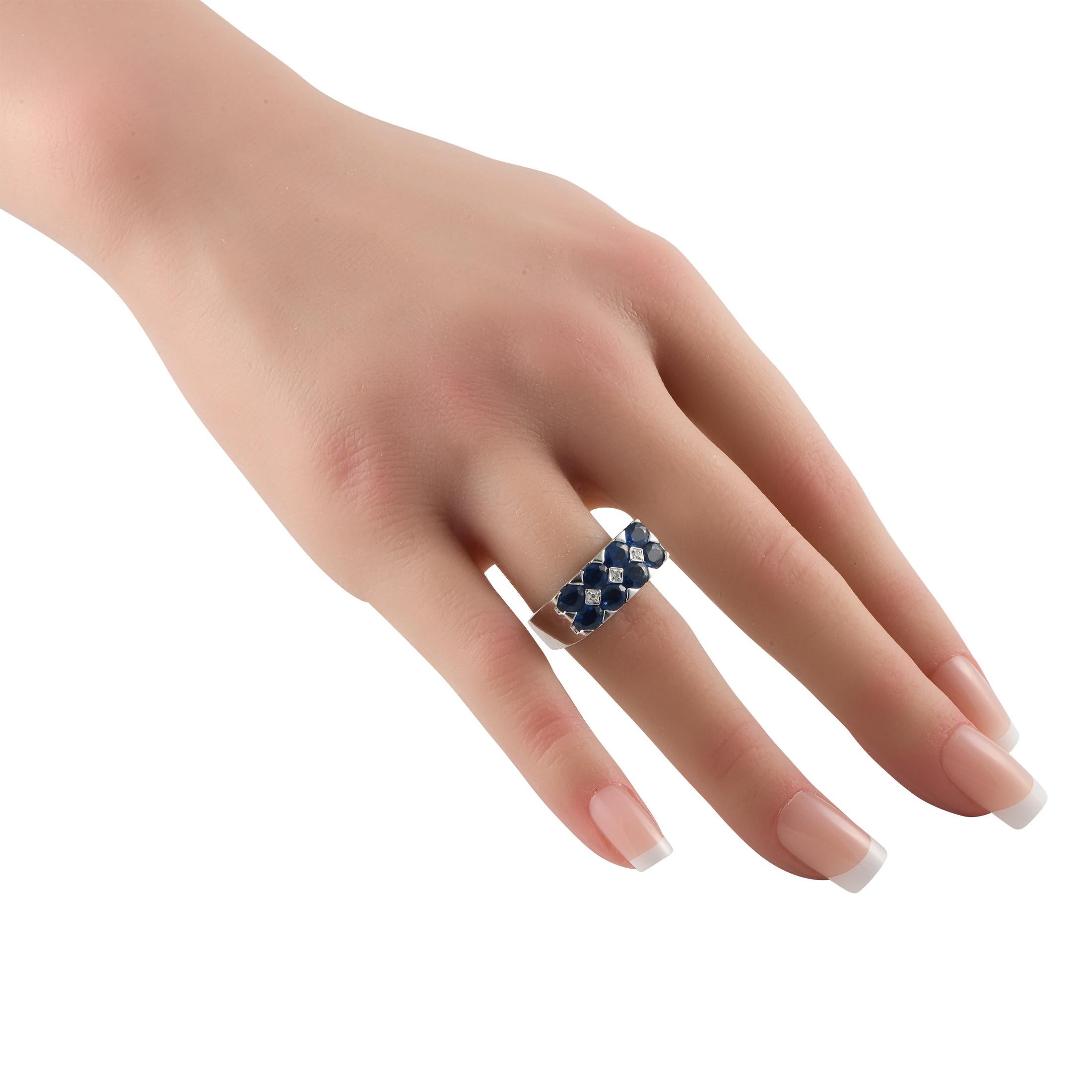 Round Cut 18K White Gold 0.05ct Diamond and Sapphire Ring For Sale