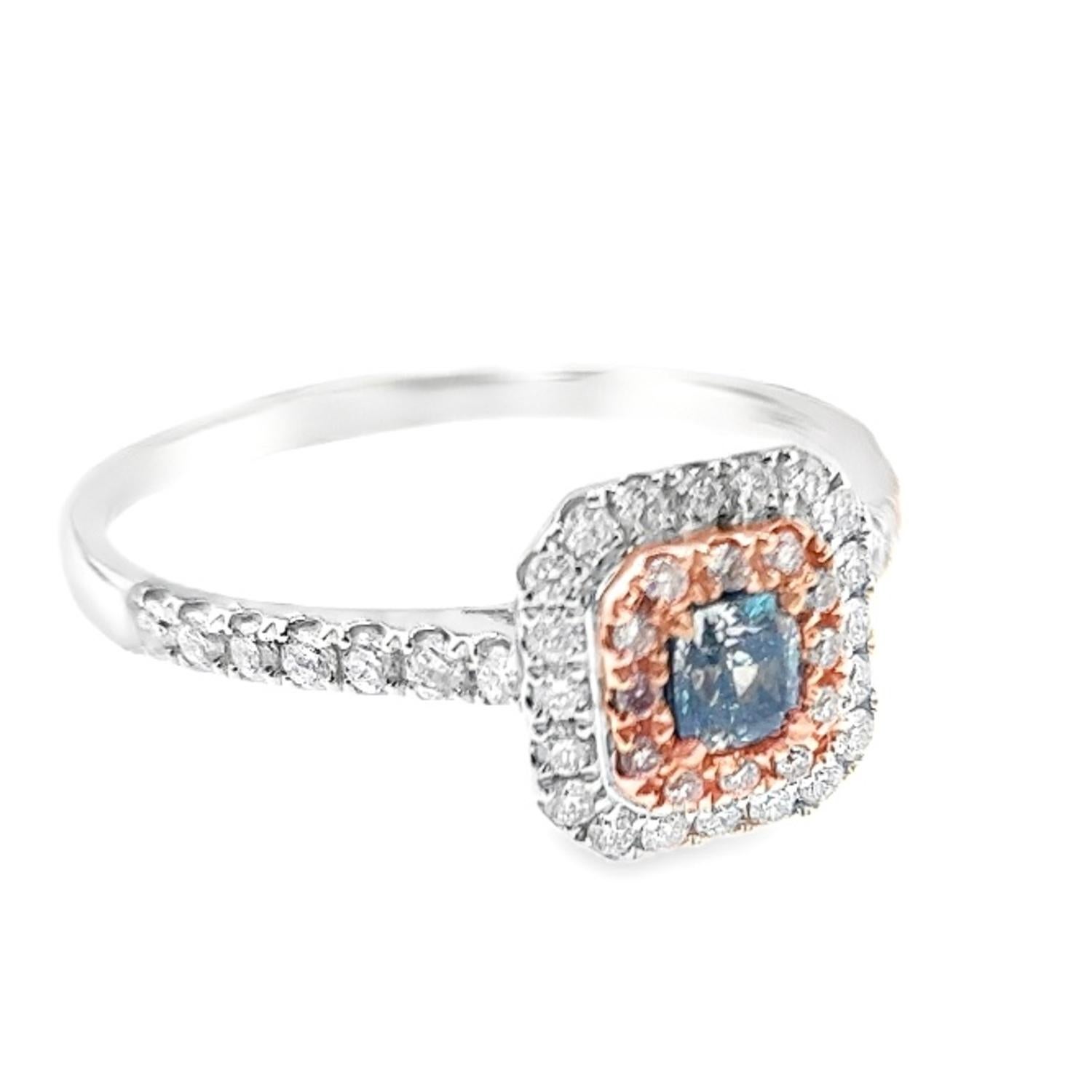 Bague de fiançailles en or blanc 18K, diamant bleu fantaisie et diamant

1 diamant bleu fantaisie - 0,20 CT
Diamants - 0.32 CT
Or blanc 18K - 2.54 GM
