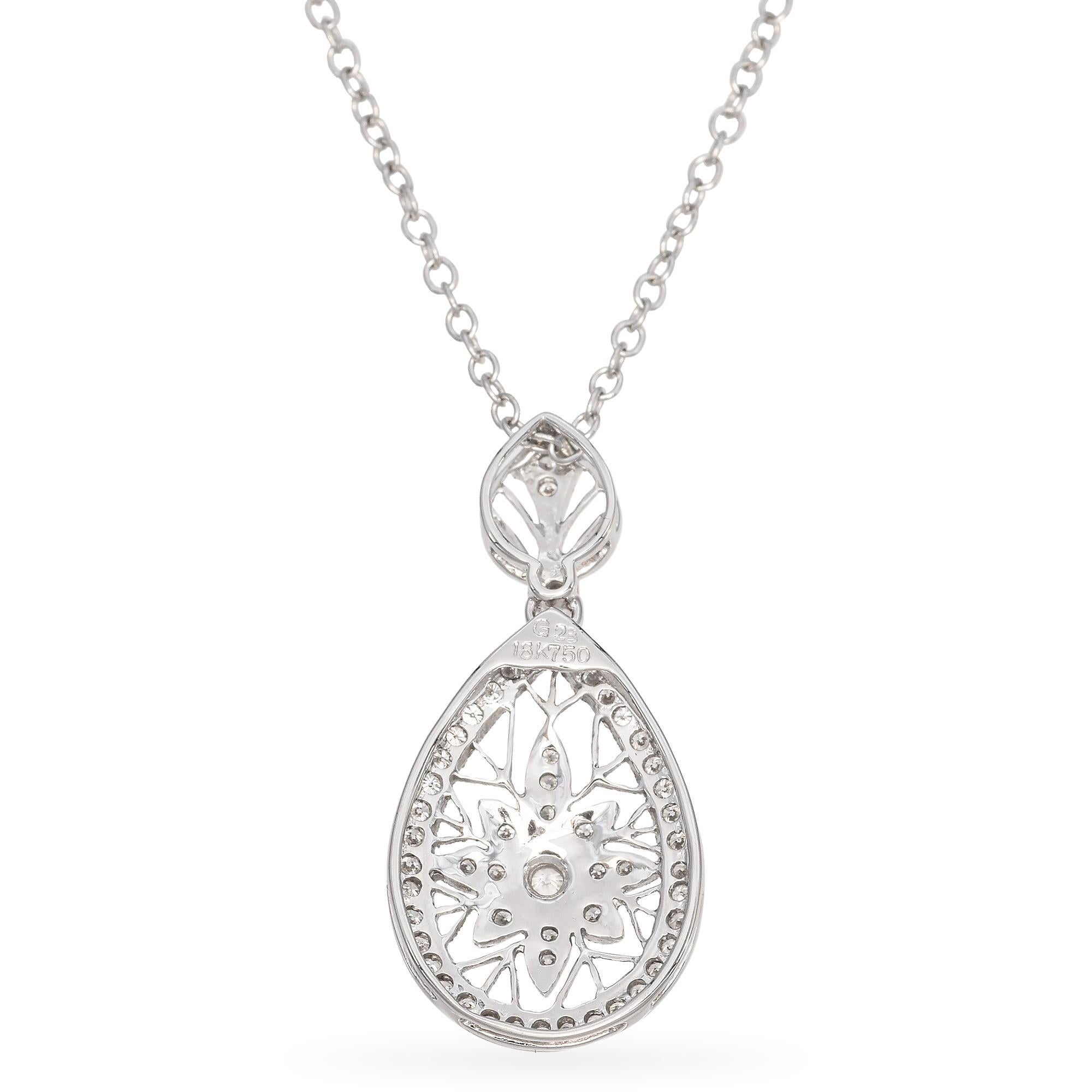 18K White Gold 0.22 TCW Diamond Filigree Pendant Necklace In Good Condition For Sale In New York, NY