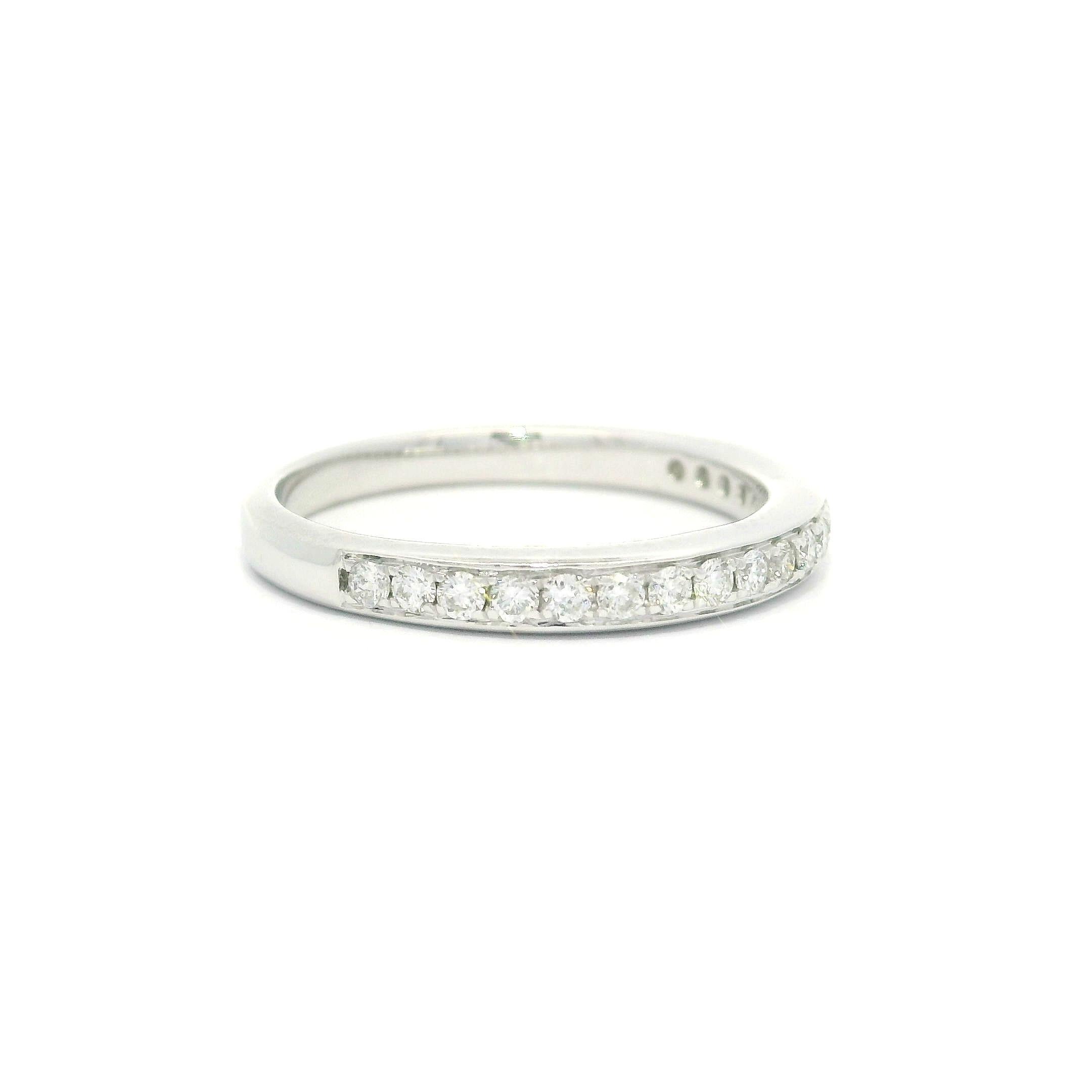 Anneau de mariage classique en or blanc 18k 0.24ctw Pave Diamond Stack Taille 5.5 en vente 1