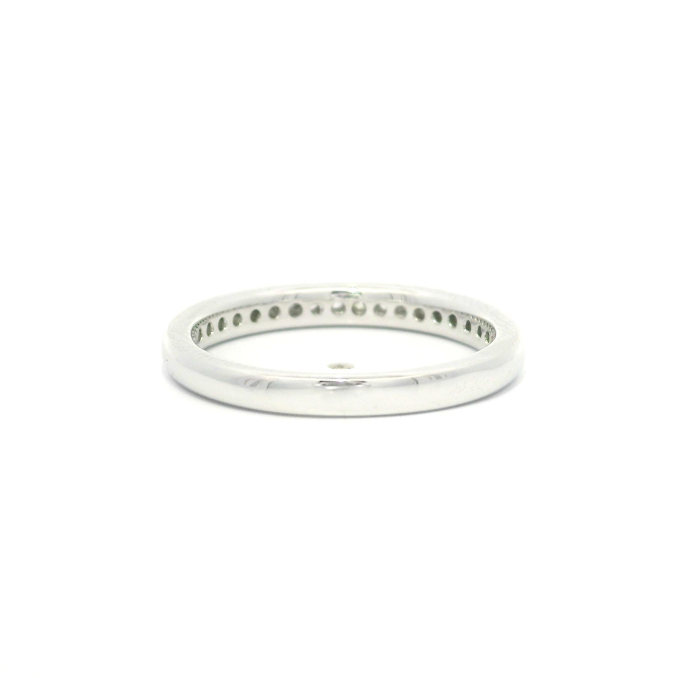 Anneau de mariage classique en or blanc 18k 0.24ctw Pave Diamond Stack Taille 5.5 en vente 4