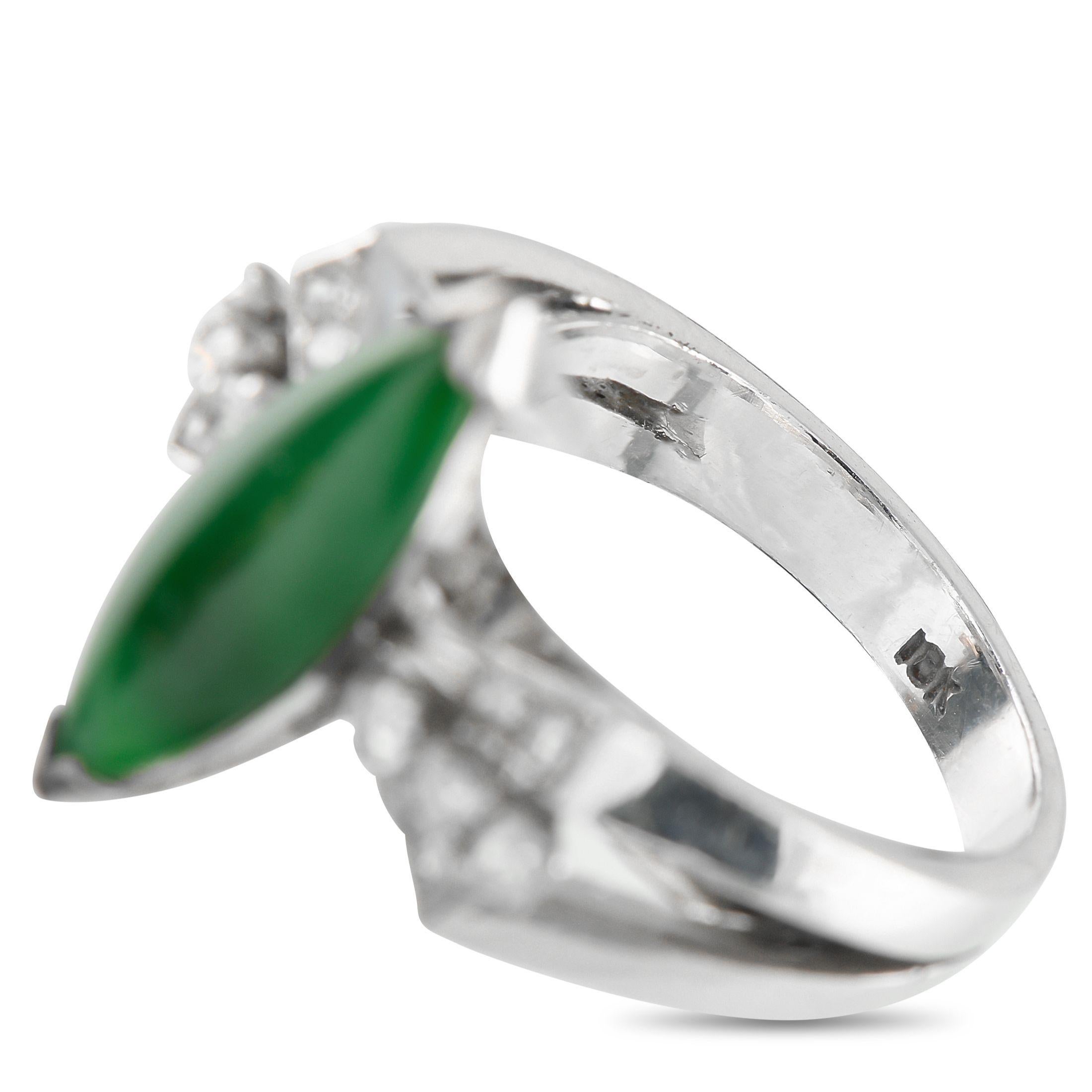 Anello in oro bianco 18 carati con diamante e giada da 0,26 carati In condizioni ottime in vendita a Southampton, PA