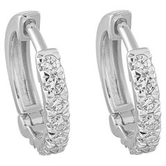 Boucles d
oreilles Huggie en or blanc 18K avec 0,28 ct de diamant PS18-111925