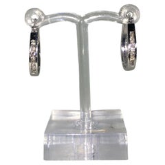 Boucles d'oreilles demi-créoles en or blanc 18 carats et diamants 0,30 carat ( sertis en chaîne)
