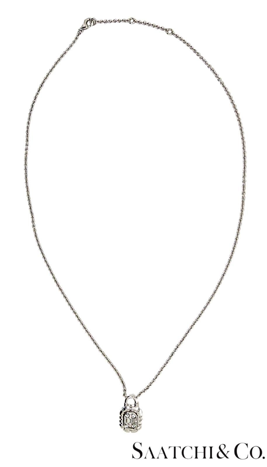 Or blanc 18K - Pendentif Luck Shape en diamant naturel de 0,39 ct avec chaîne Excellent état - En vente à New York, NY