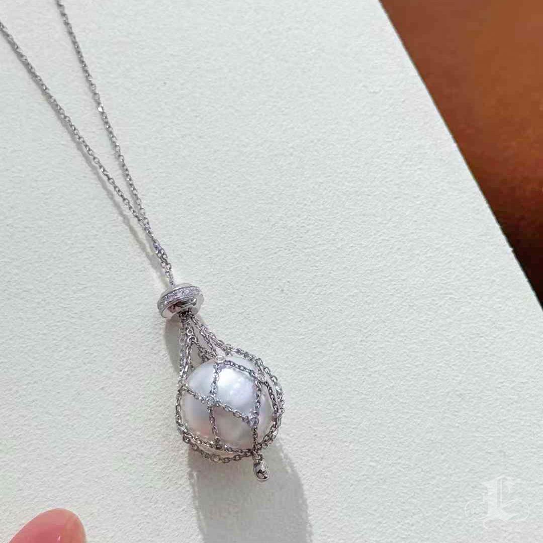 Women's 【Lustre Arc】Celestial Cage Aurora South Sea Pearl Pendant Necklace For Sale