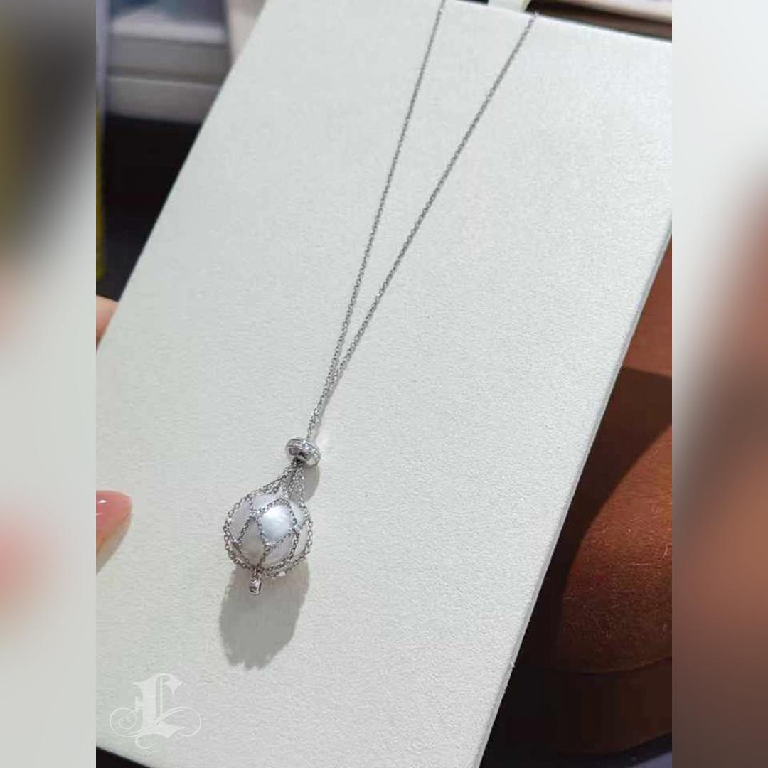 【Lustre Arc】Celestial Cage Aurora South Sea Pearl Pendant Necklace For Sale 2