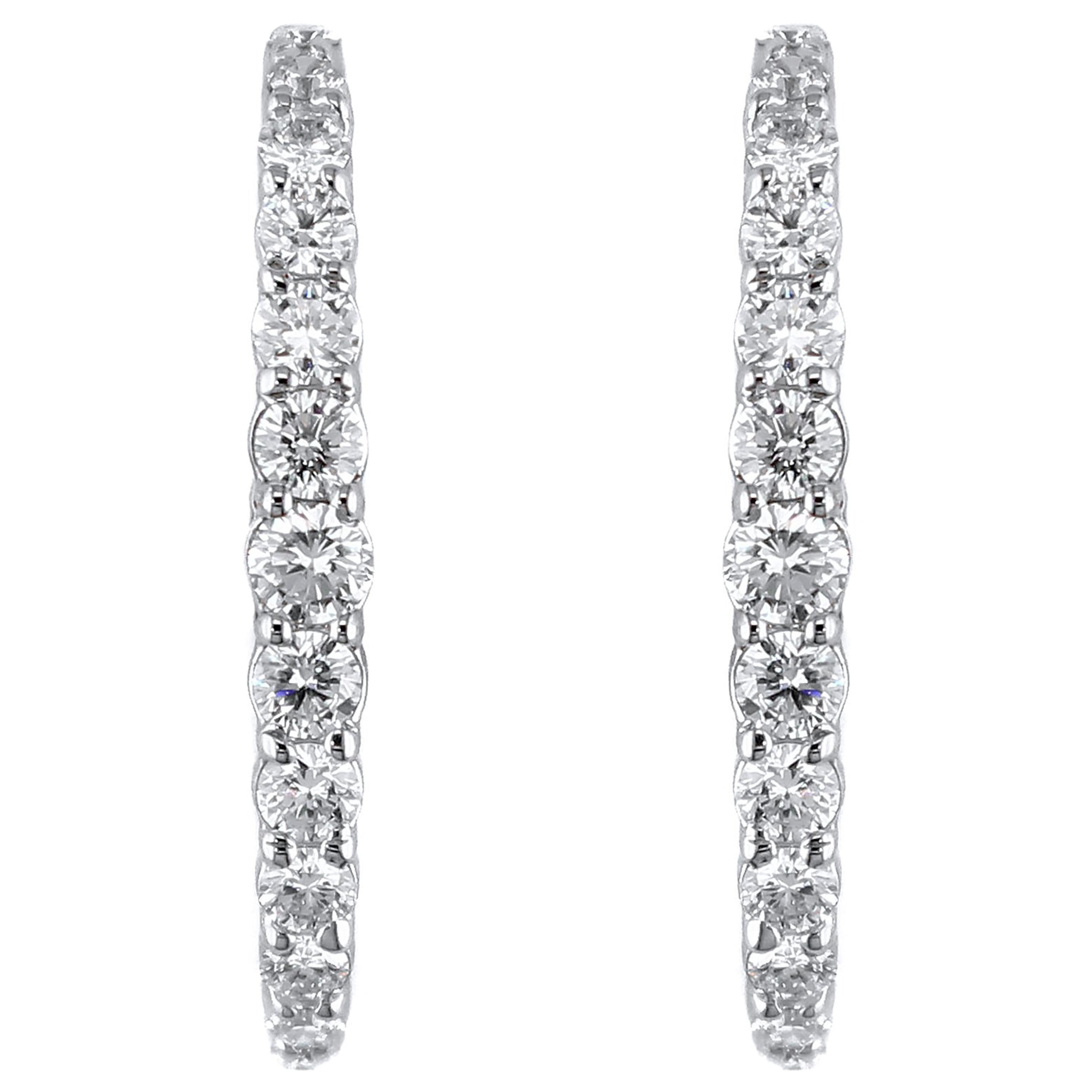 Alessa Entice Tapered Earrings 18 Karat White Gold Essentials Collection For Sale