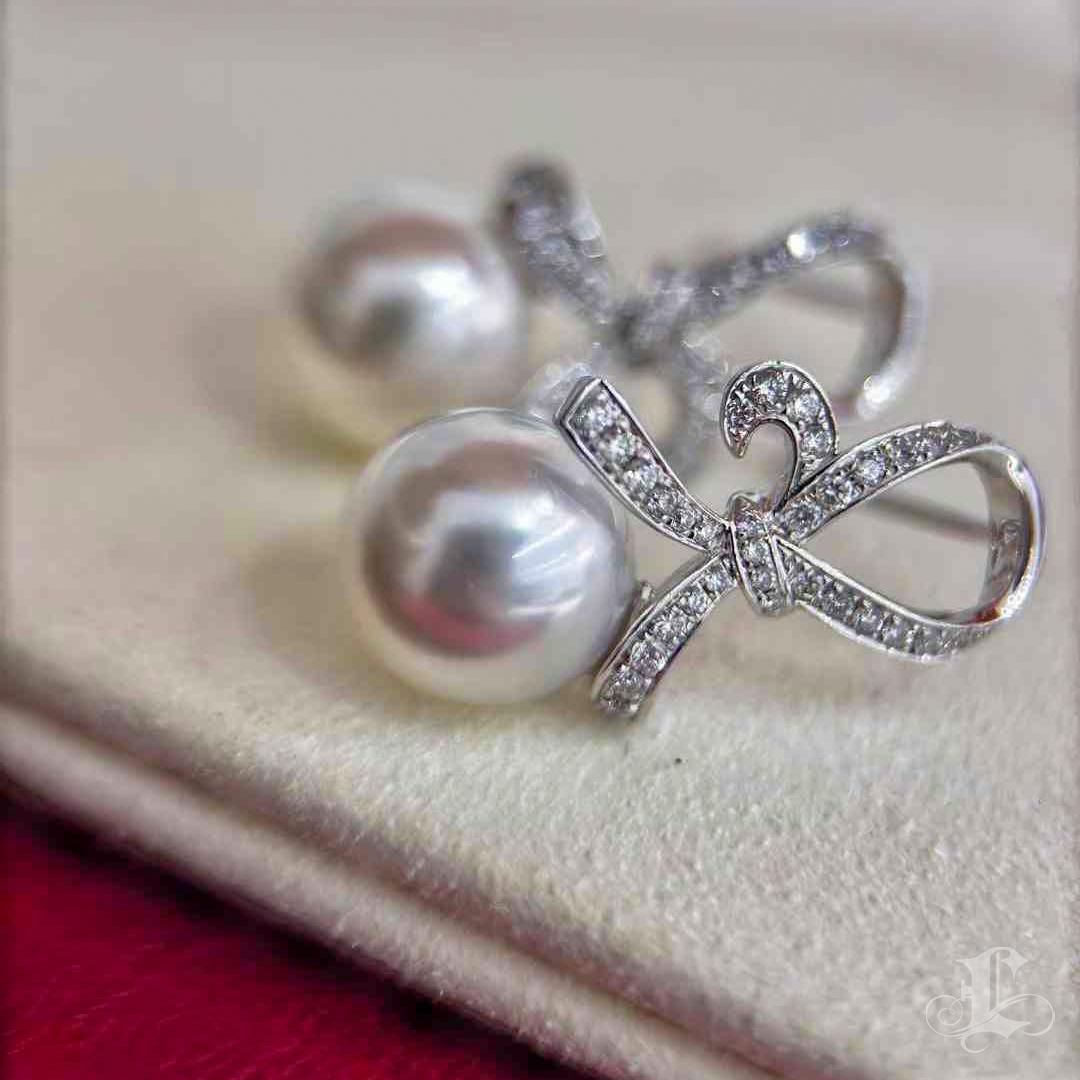 【Crown Radiance】Graceful Knot Aurora South Sea Pearl Earrings For Sale 4
