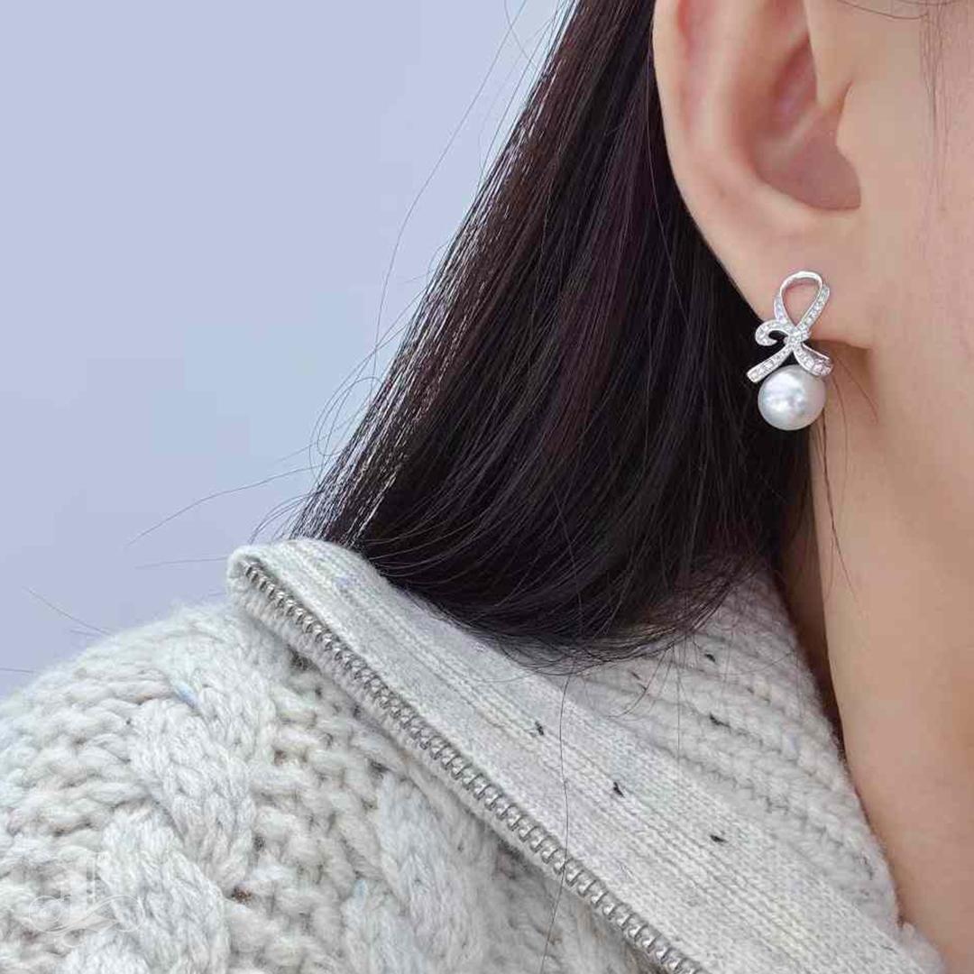 Uncut 【Crown Radiance】Graceful Knot Aurora South Sea Pearl Earrings For Sale