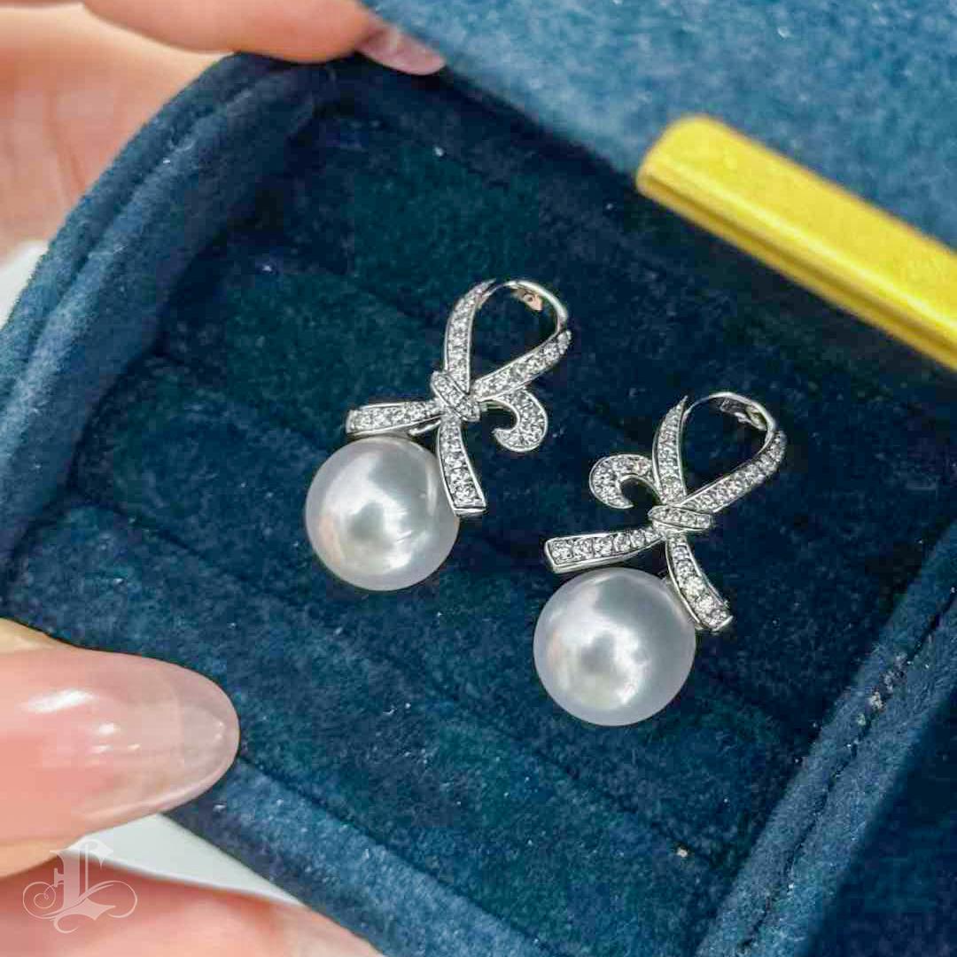 【Crown Radiance】Graceful Knot Aurora South Sea Pearl Earrings For Sale 1