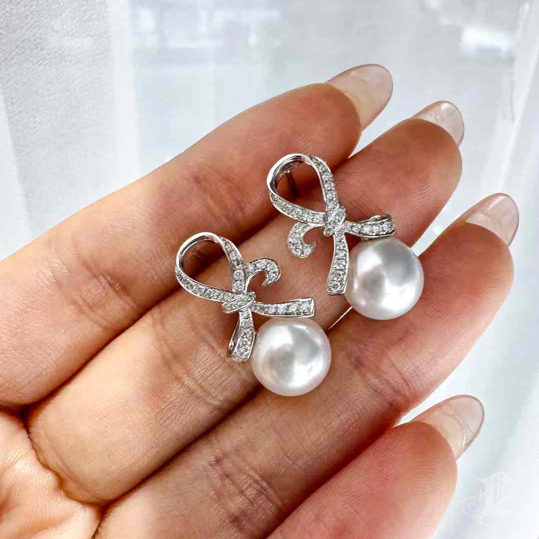 【Crown Radiance】Graceful Knot Aurora South Sea Pearl Earrings For Sale 3