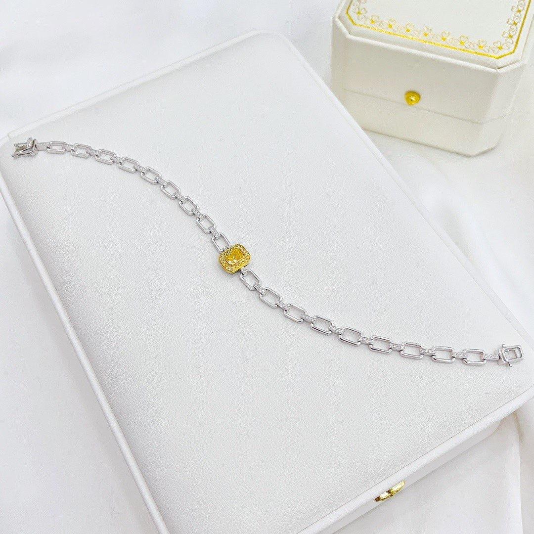18K White Gold 0.50 CT Fancy Yellow Diamond Bracelet with Diamonds In New Condition For Sale In Kowloon, HK