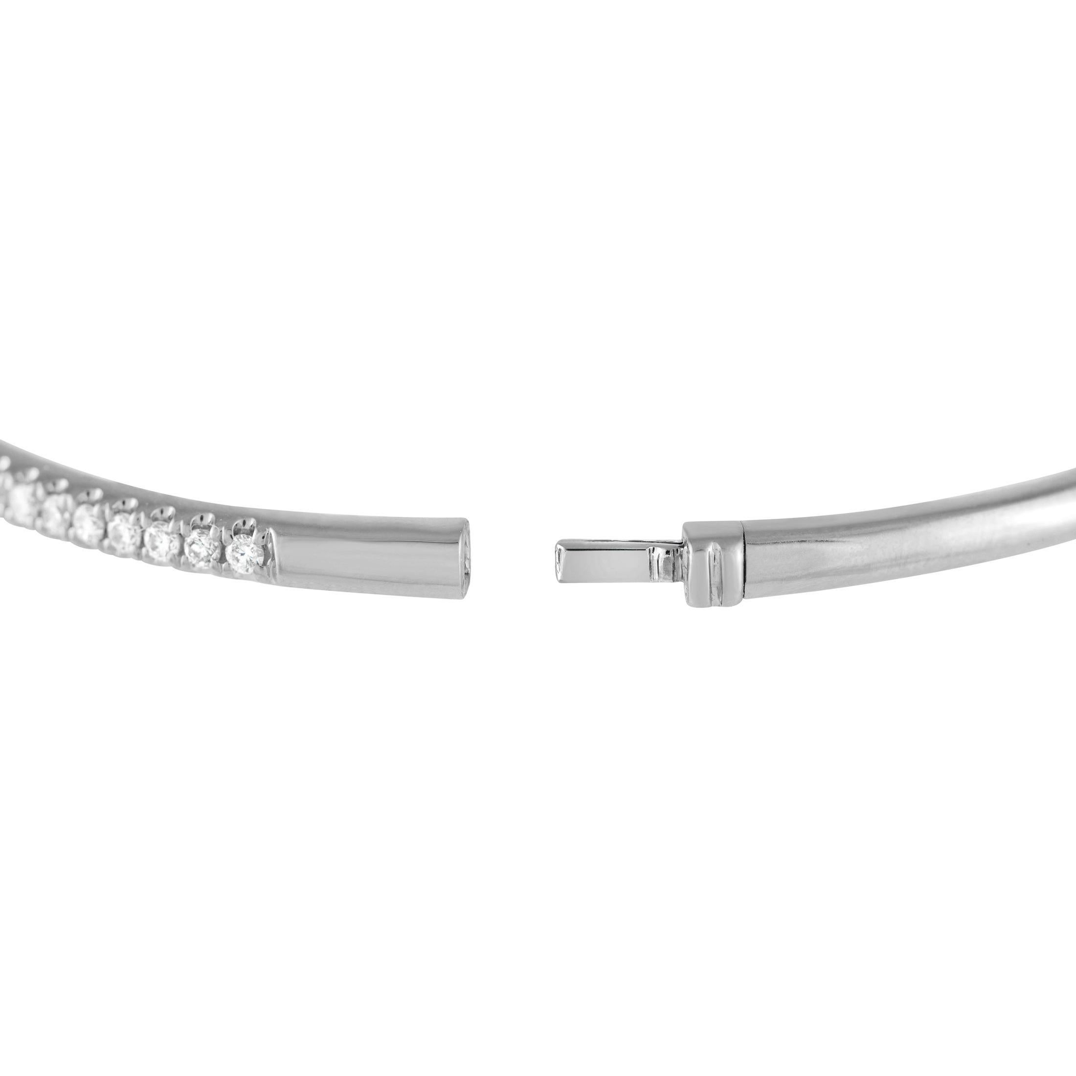 Pulsera brazalete media eternidad de oro blanco de 18 quilates y 0,50 ct Corte redondo en venta