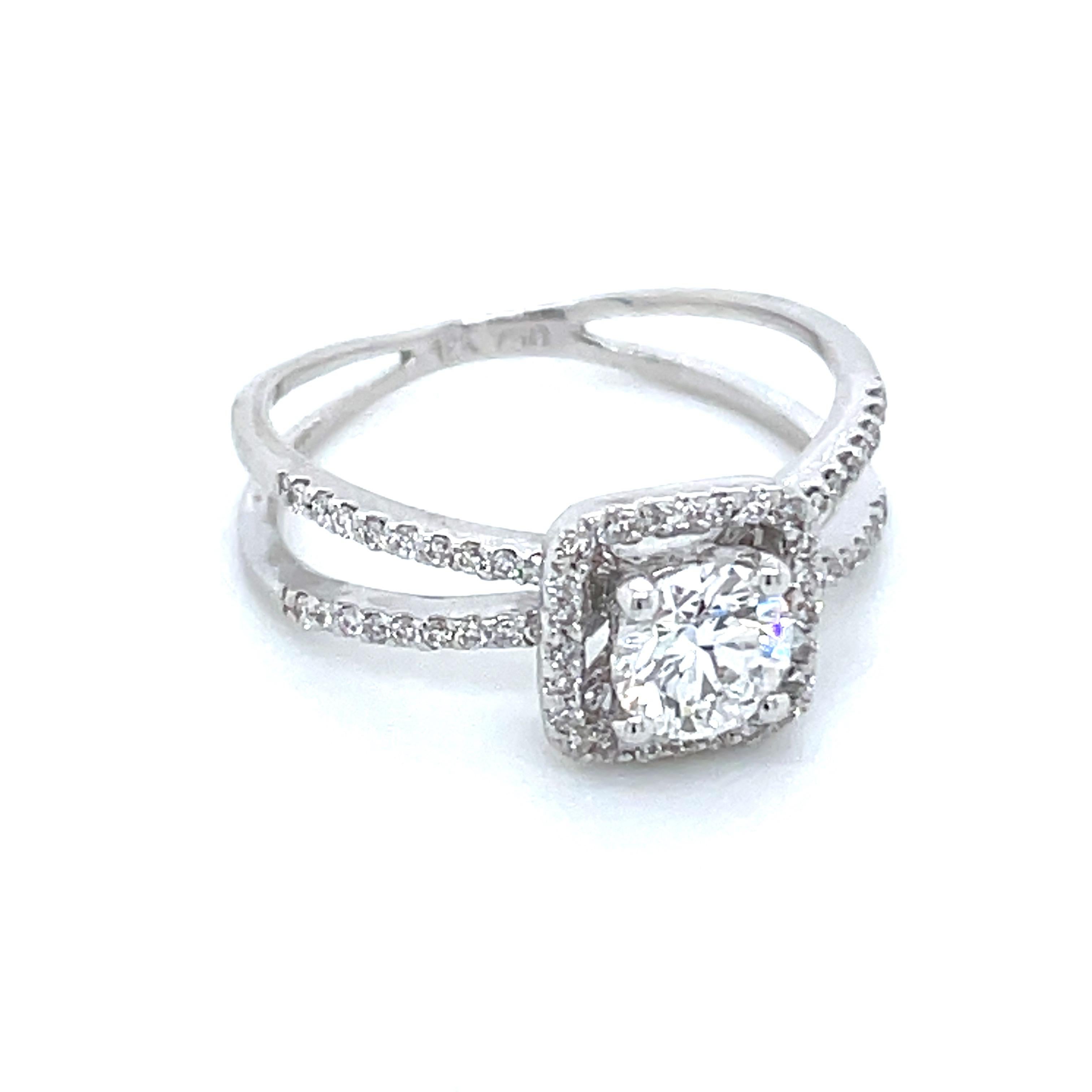 Bague de fiançailles en or blanc 18 carats avec halo de diamants ronds brillants 0,52 carat Pour femmes en vente