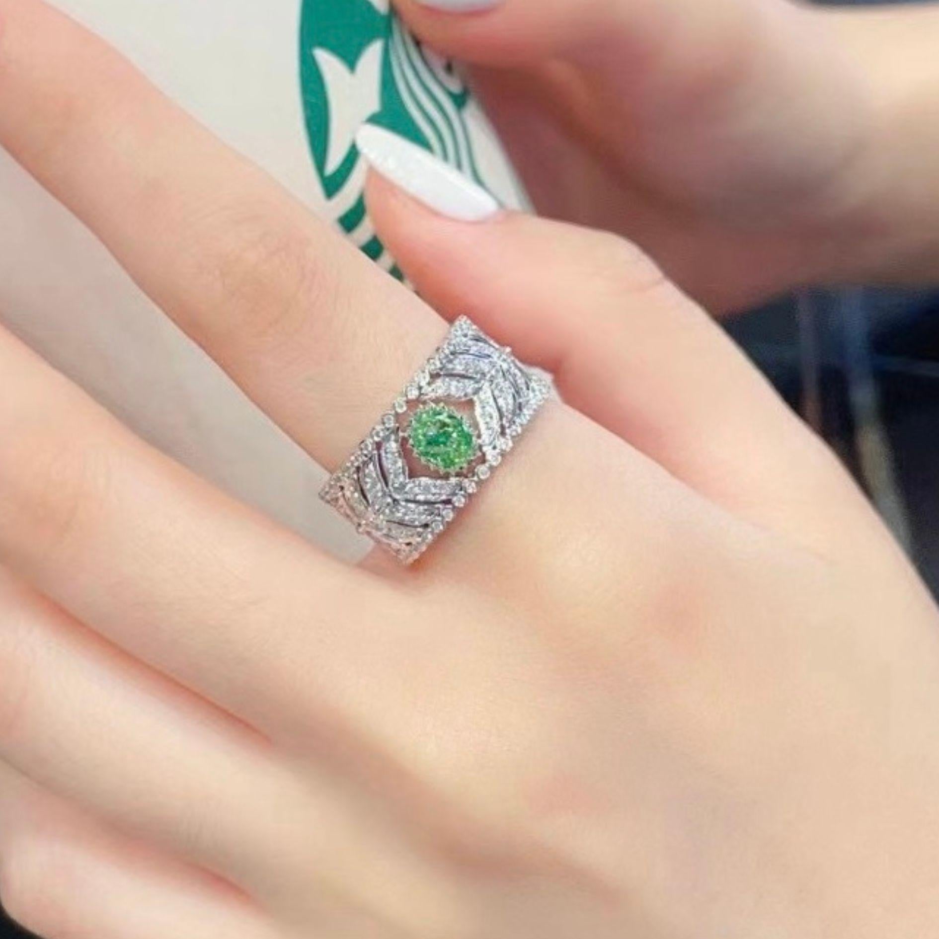 Oval Cut 18K White Gold 0.53 CT Natural Fancy Green Diamond Ring For Sale