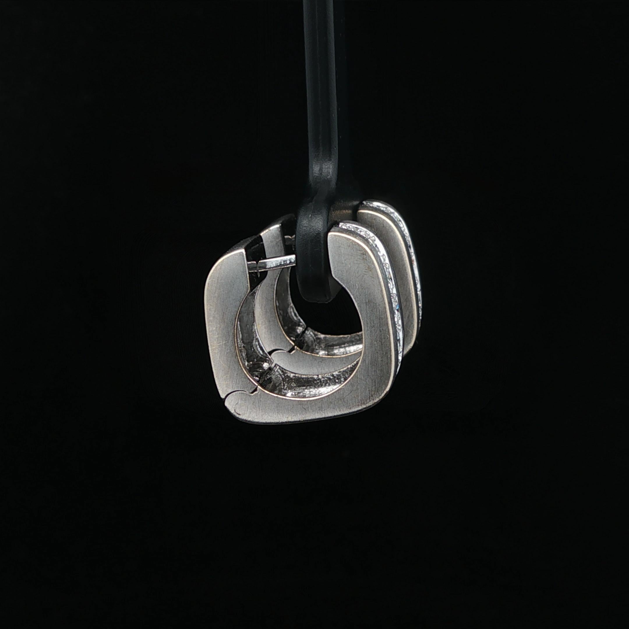 18k White Gold 0.56ctw Diamond Brushed Finish Wide Squared Huggie Hoop Earrings In Good Condition For Sale In Montclair, NJ