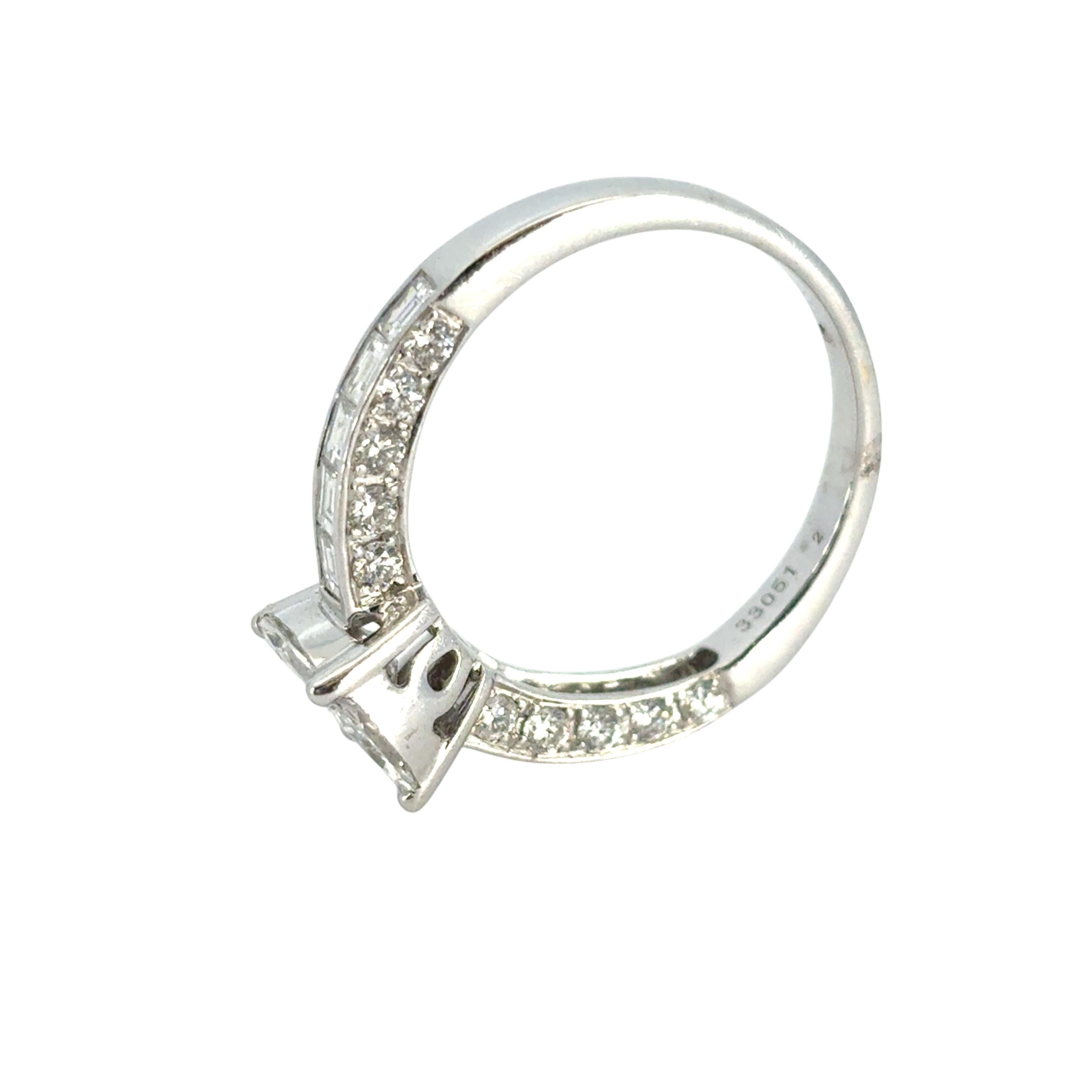 Anello di fidanzamento in oro bianco 18k con diamante naturale taglio marquise e principessa da 0,58 carati in vendita 2