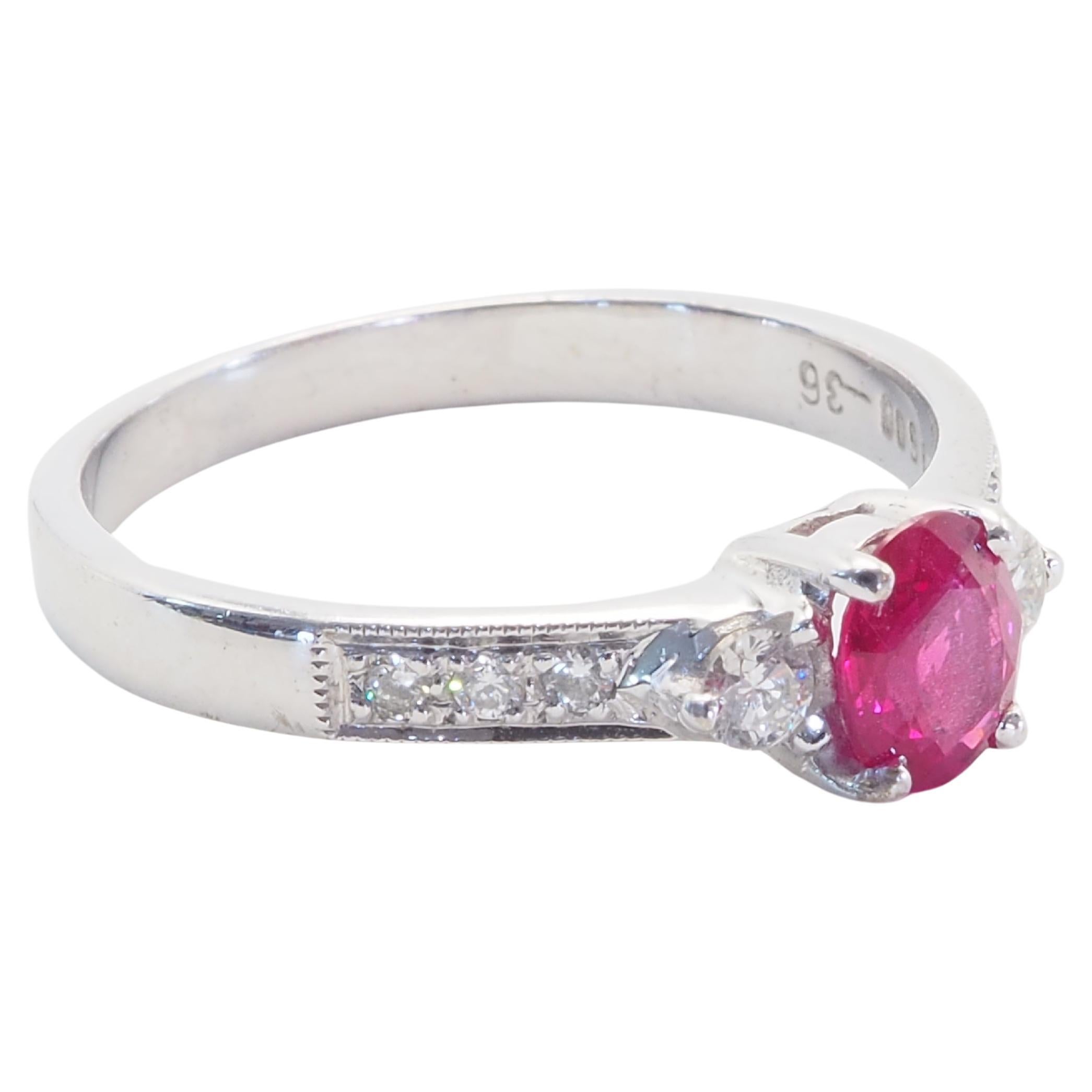 Anillo de oro blanco de 18 quilates con rubí rojo limpio ovalado de 0,59 quilates y diamante de 0,16 quilates en Nuevo estado para la venta en เกาะสมุย, TH