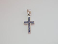 No Reserve- 18K White Gold 0.5ct Blue Sapphire Cross Pendant