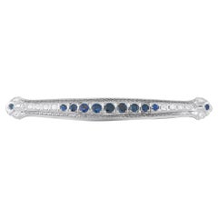 18-karätiges Weißgold, 0,60 ct Diamant und Saphir, Art-Déco-Brosche in Stabform, MF30-070126