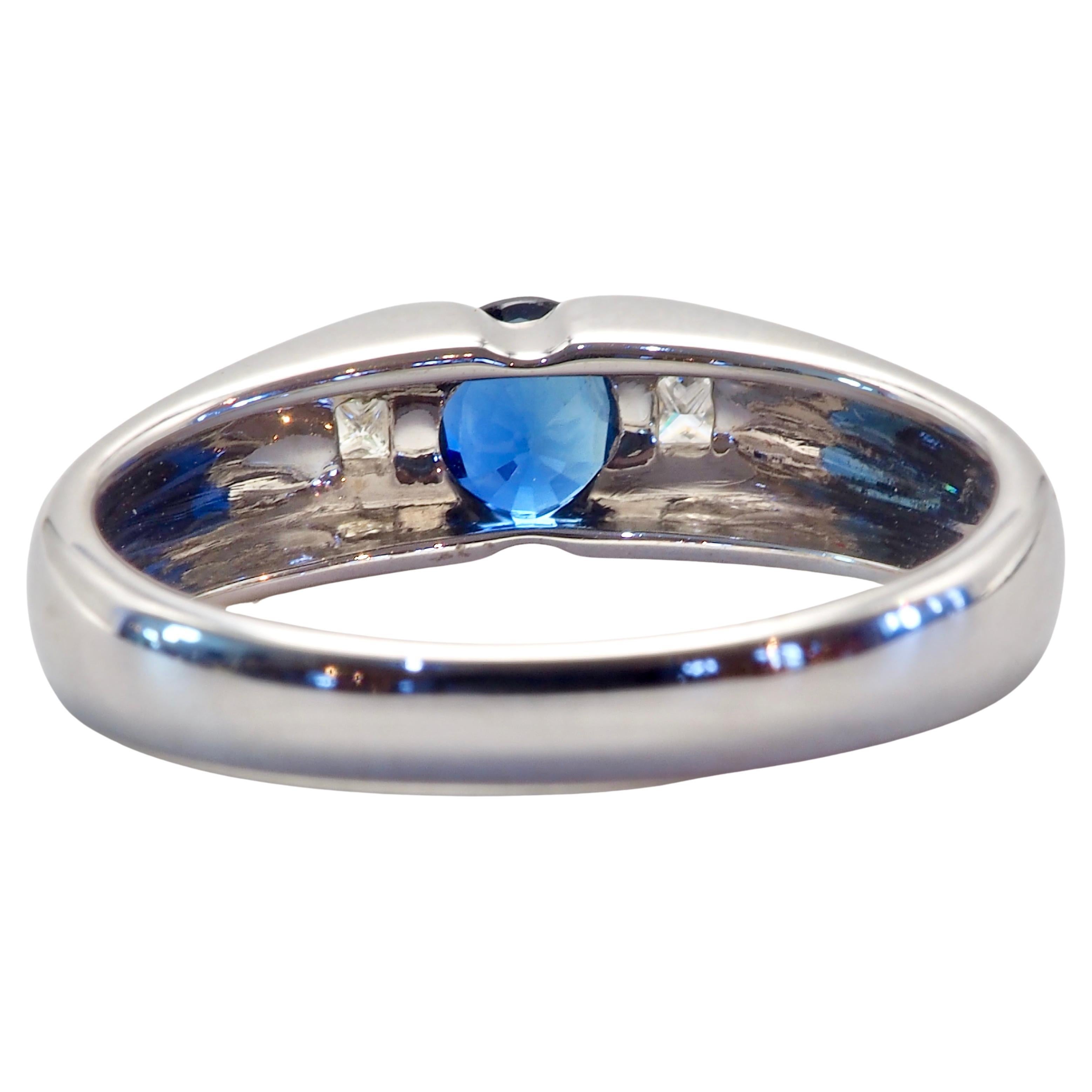18K Weißgold 0,61ct Blauer Saphir & 0,05ct Diamant Halbzeiliger Bandring (Ovalschliff) im Angebot
