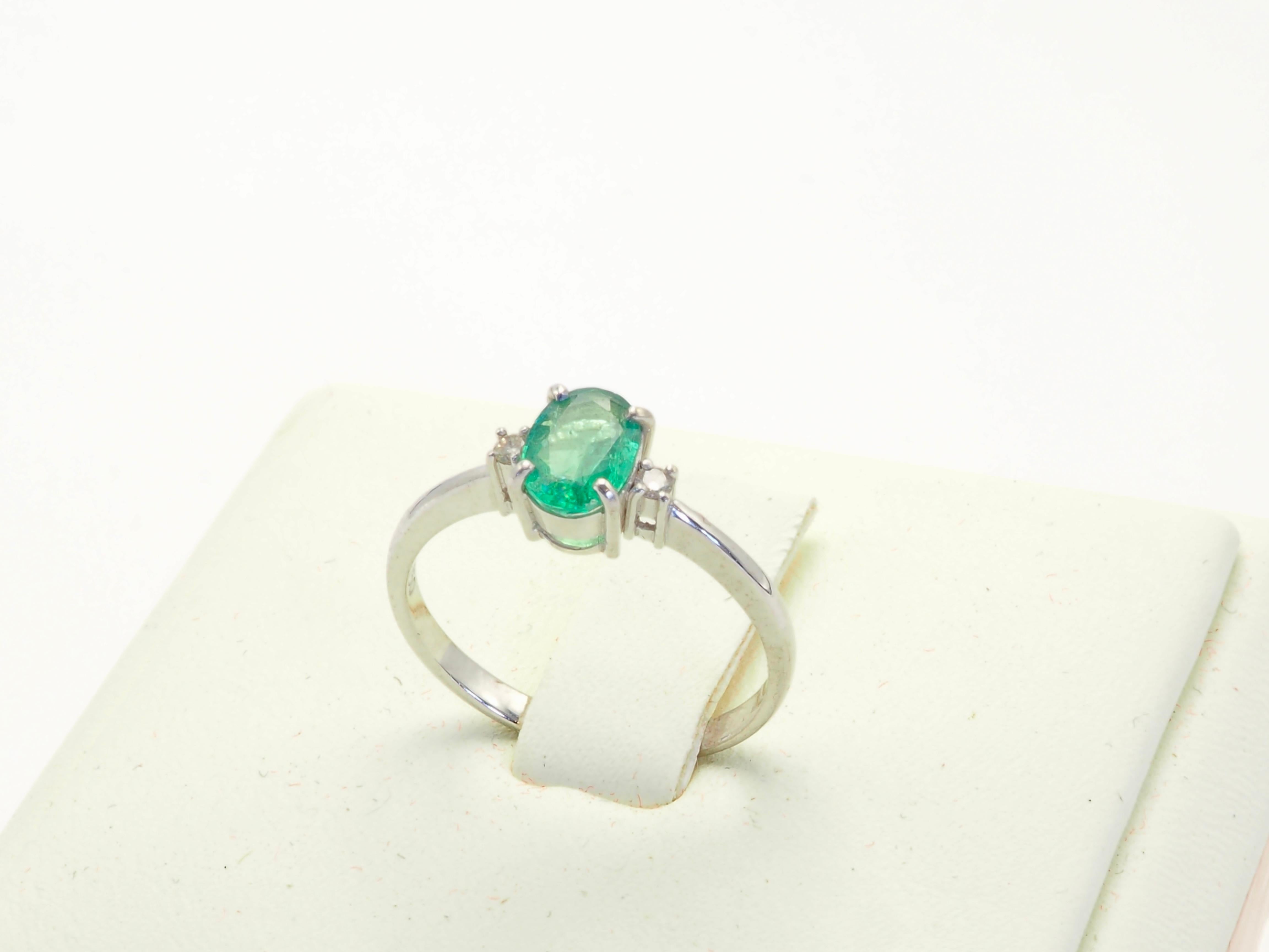 Women's 18K White Gold 0.62ct Oval Emerald & 0.05ct Diamond Fine Ring