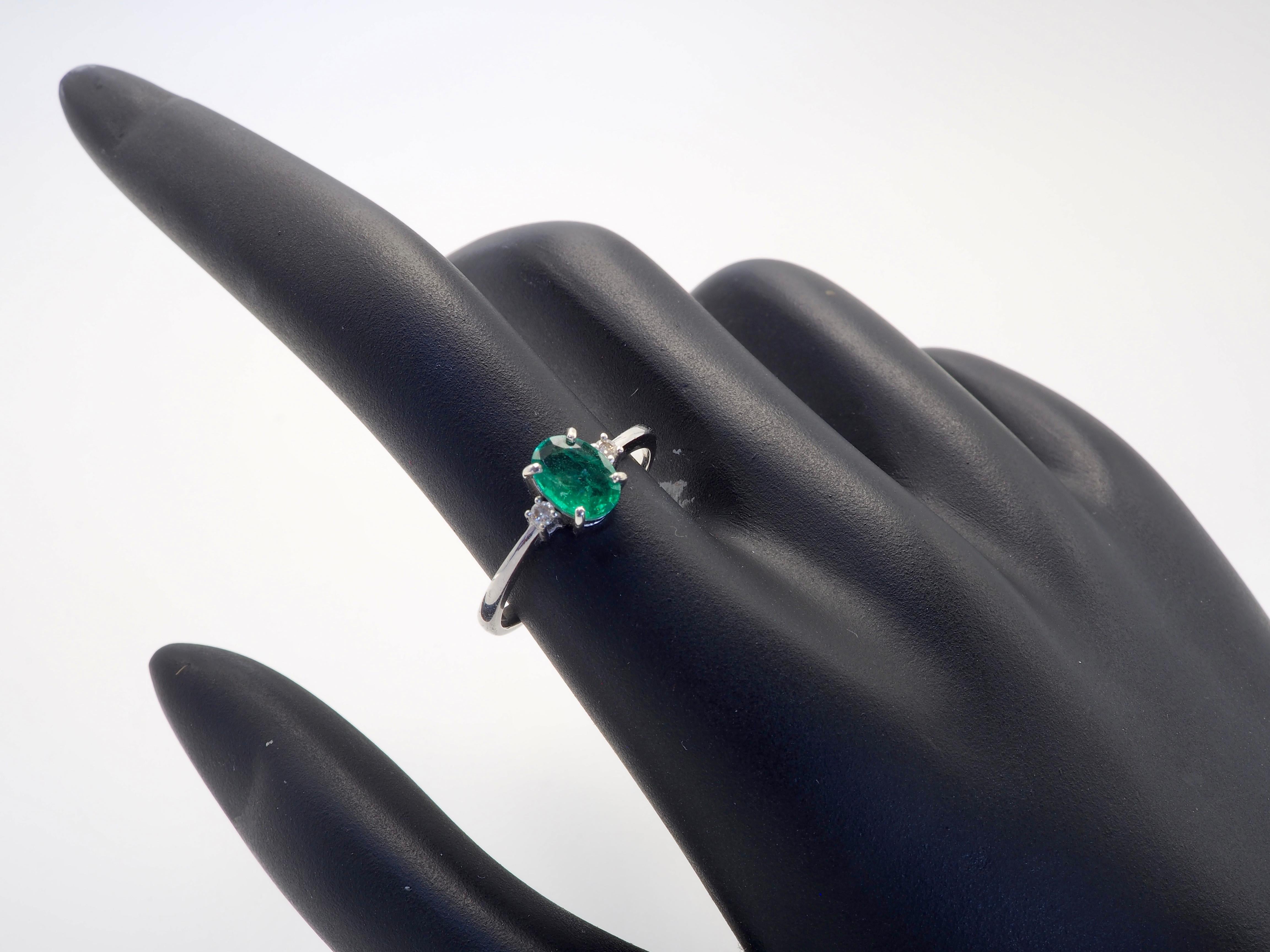 18K White Gold 0.62ct Oval Emerald & 0.05ct Diamond Fine Ring 1
