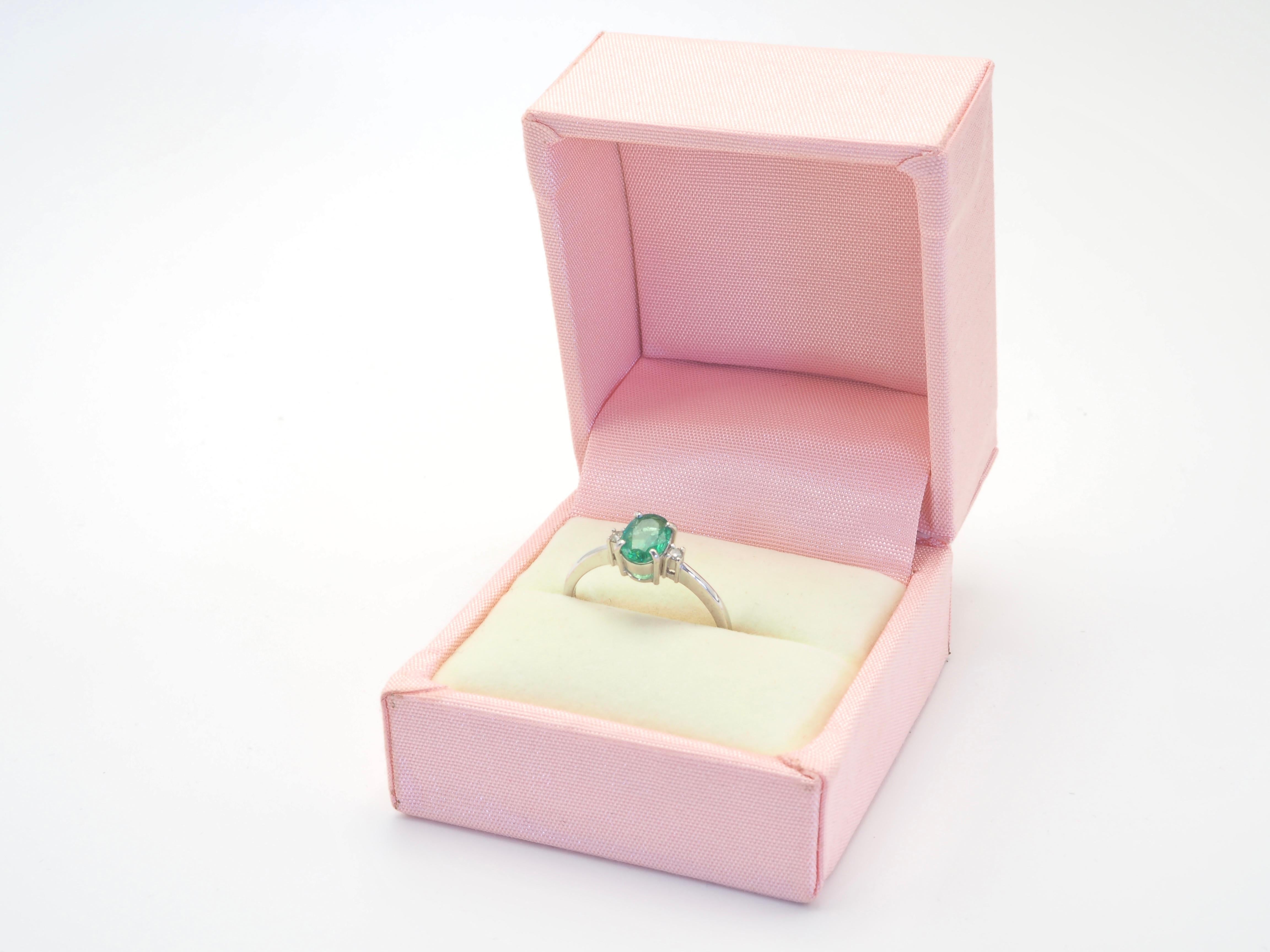 18K White Gold 0.62ct Oval Emerald & 0.05ct Diamond Fine Ring 3