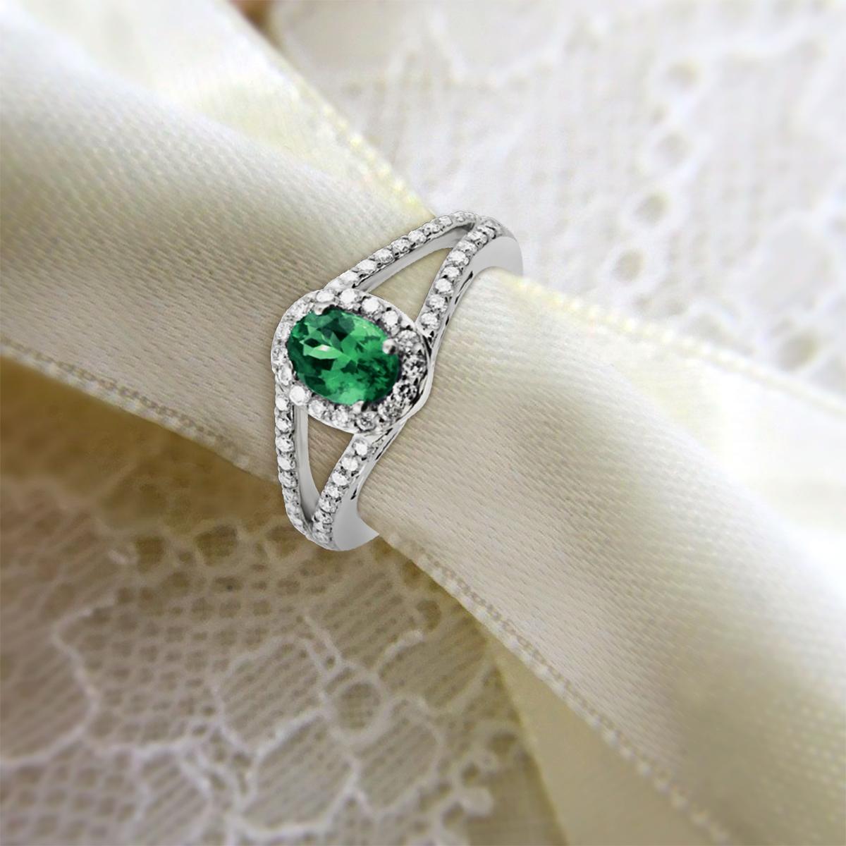 Modern 18K White Gold 0.64cts Emerald and Diamond Ring, Style# R2192 For Sale