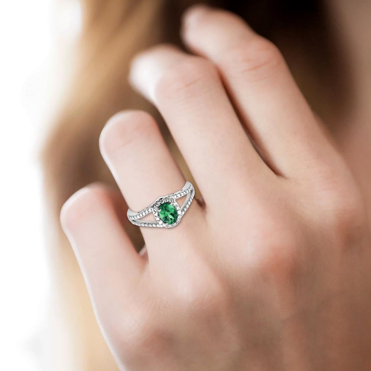 18K White Gold 0.64cts Emerald and Diamond Ring, Style# R2192 In New Condition For Sale In New York, NY