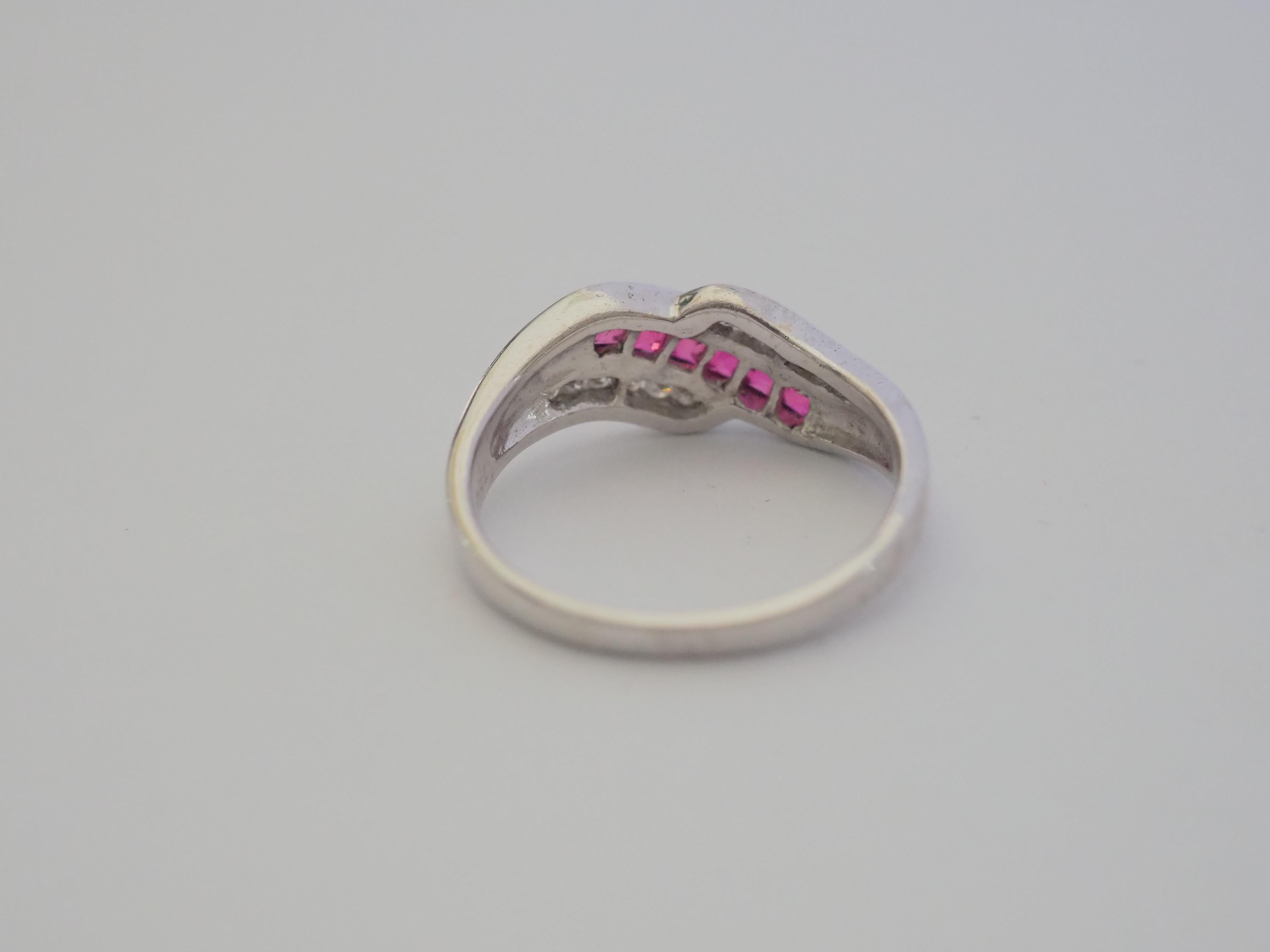 18K White Gold 0.65ct Ruby & 0.13ct Diamond Wavy Band Ring In Excellent Condition In เกาะสมุย, TH